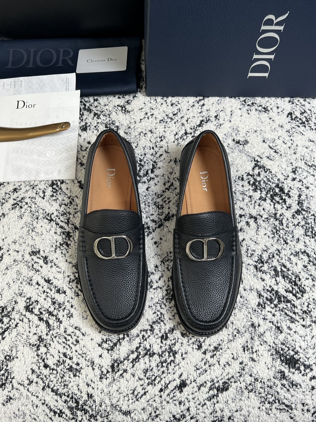 Dior  高品质  顶级工艺品  迪奥  皮鞋系列专柜同步原厂配置，意大利进口牛皮，全进口水染牛皮里垫，鞋底：原厂特供