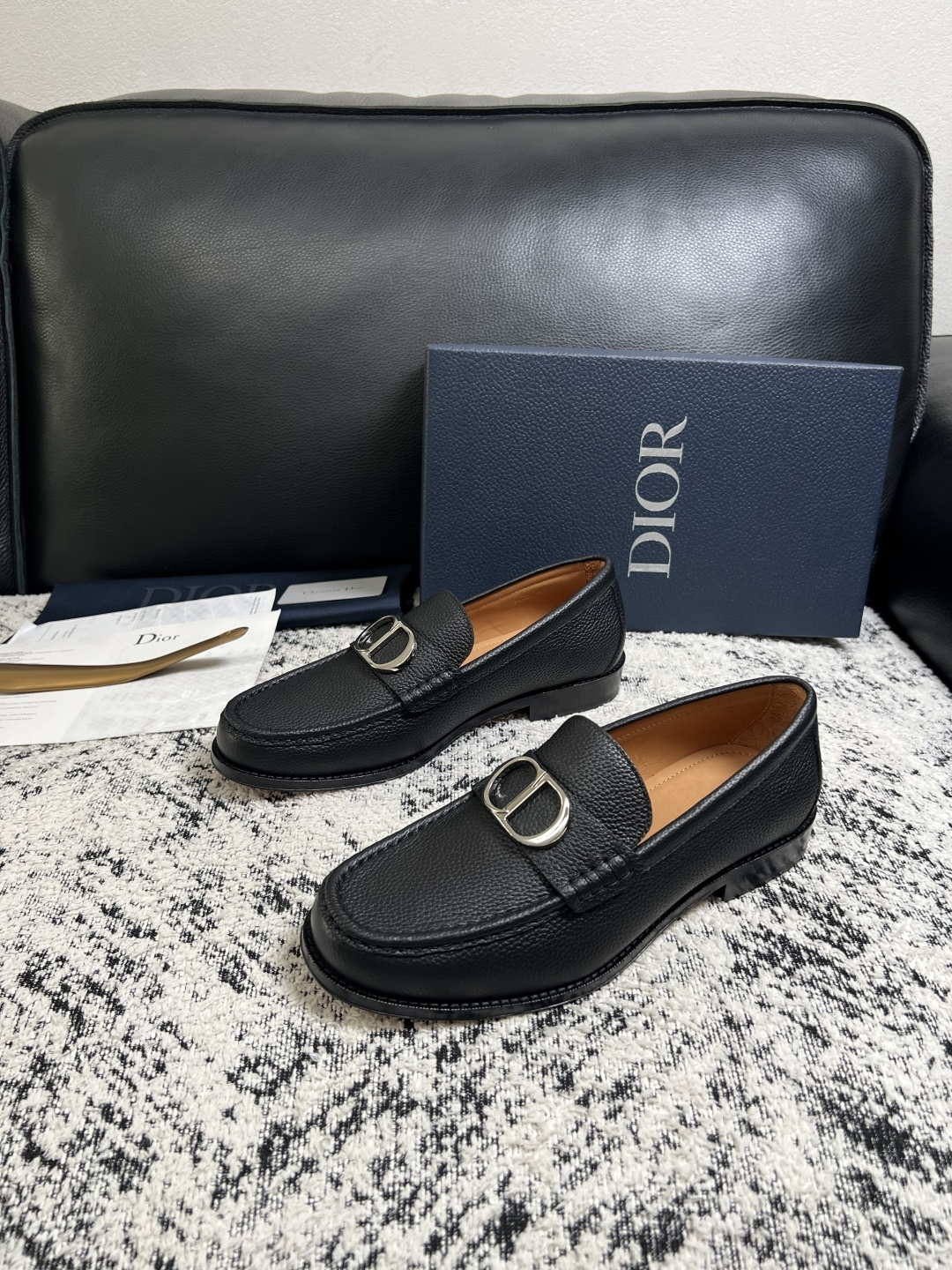 Dior  高品质  顶级工艺品  迪奥  皮鞋系列专柜同步原厂配置，意大利进口牛皮，全进口水染牛皮里垫，鞋底：原厂特供