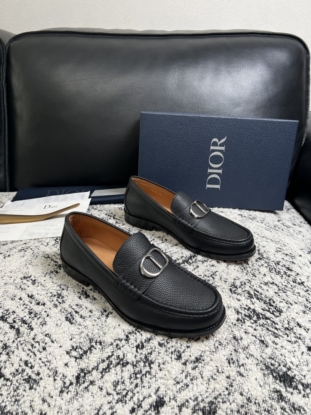 Dior  高品质  顶级工艺品  迪奥  皮鞋系列专柜同步原厂配置，意大利进口牛皮，全进口水染牛皮里垫，鞋底：原厂特供