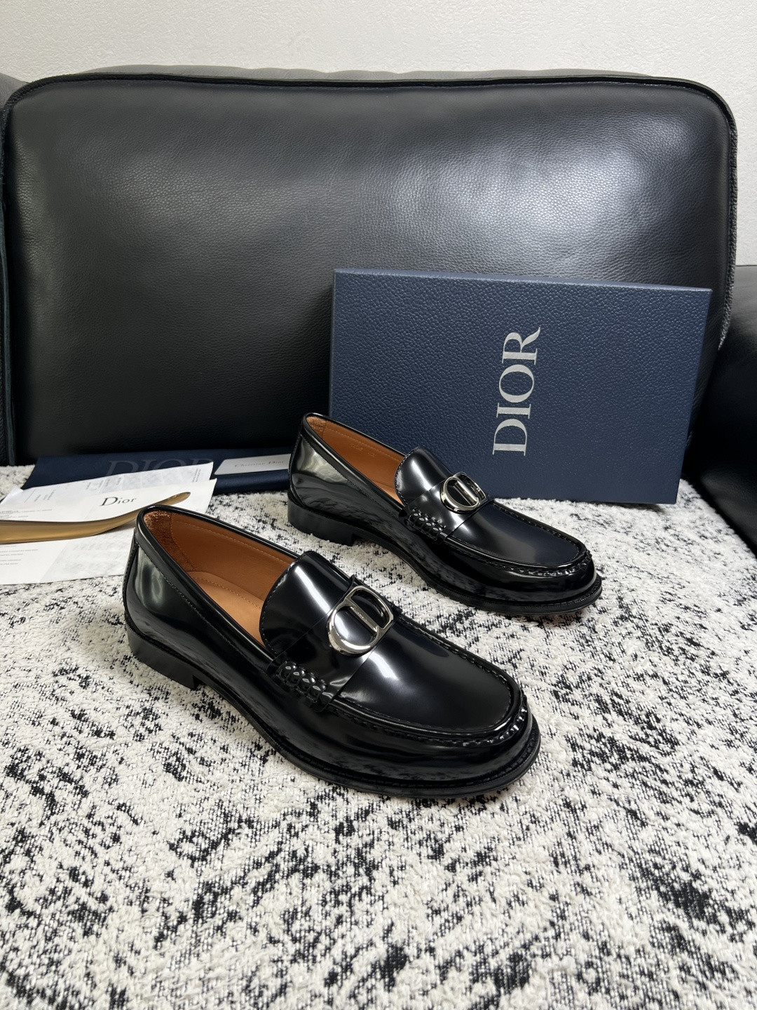 Dior  高品质  顶级工艺品  迪奥  皮鞋系列专柜同步原厂配置，意大利进口牛皮，全进口水染牛皮里垫，鞋底：原厂特供