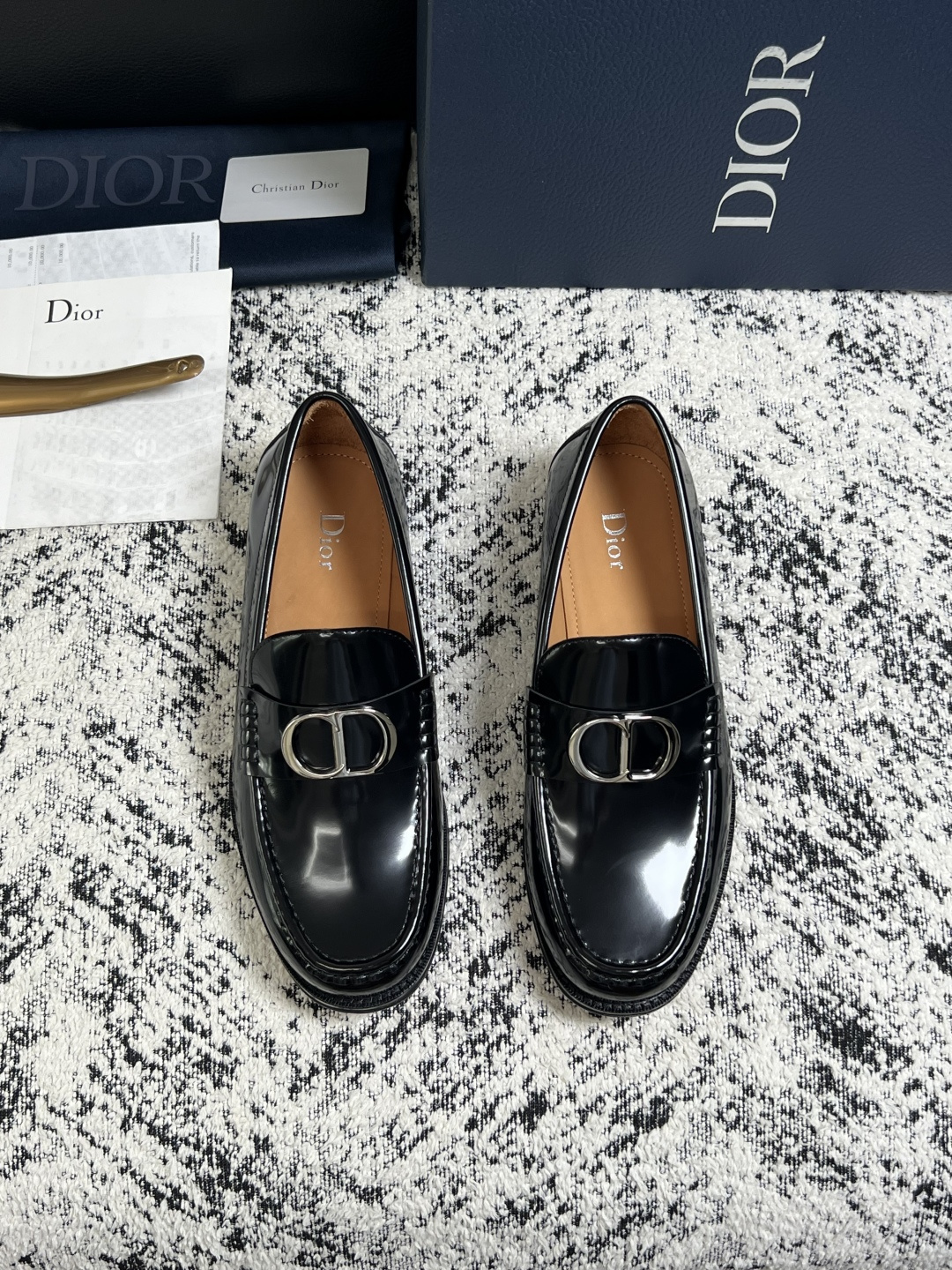 Dior  高品质  顶级工艺品  迪奥  皮鞋系列专柜同步原厂配置，意大利进口牛皮，全进口水染牛皮里垫，鞋底：原厂特供