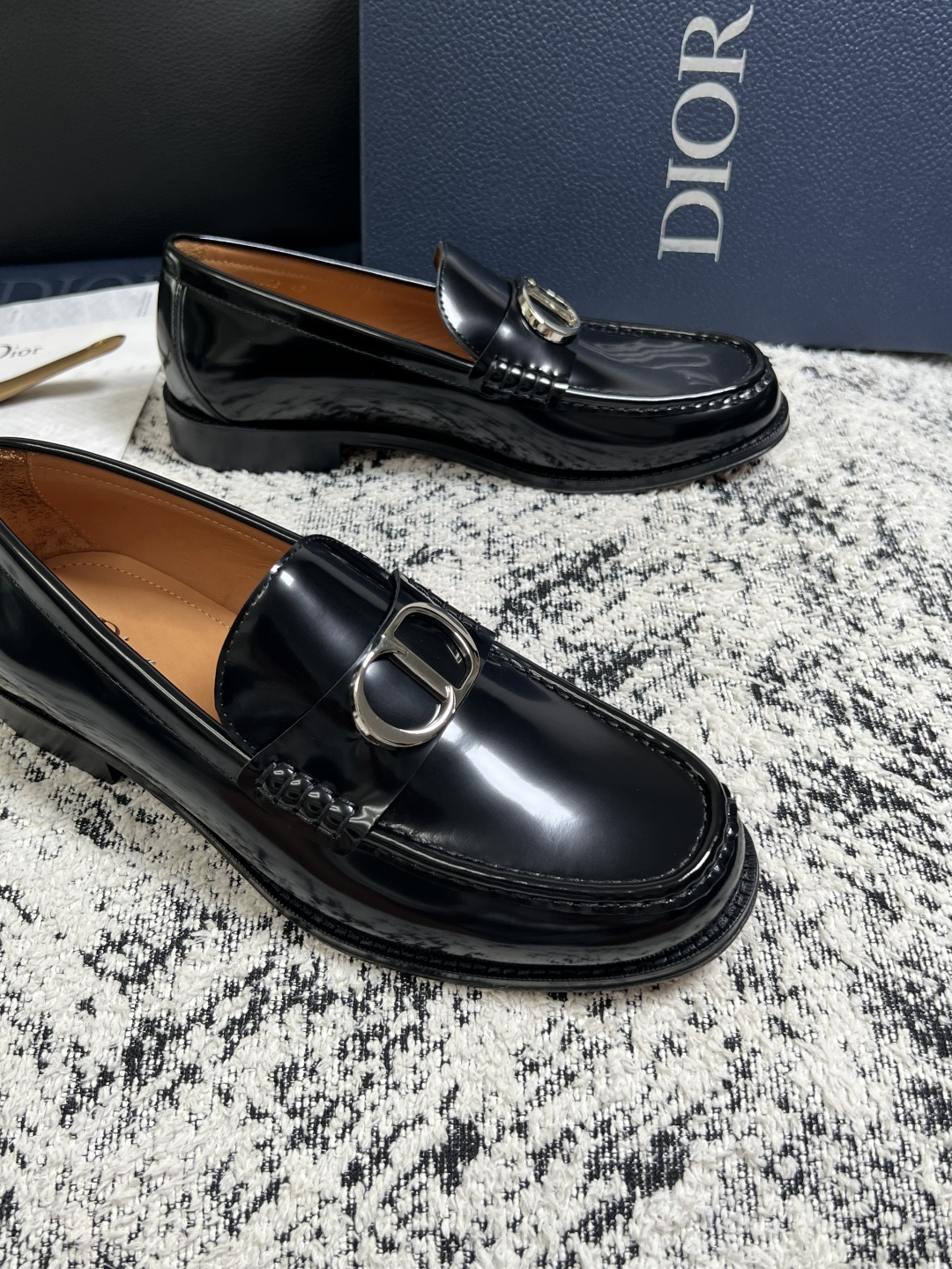Dior  高品质  顶级工艺品  迪奥  皮鞋系列专柜同步原厂配置，意大利进口牛皮，全进口水染牛皮里垫，鞋底：原厂特供