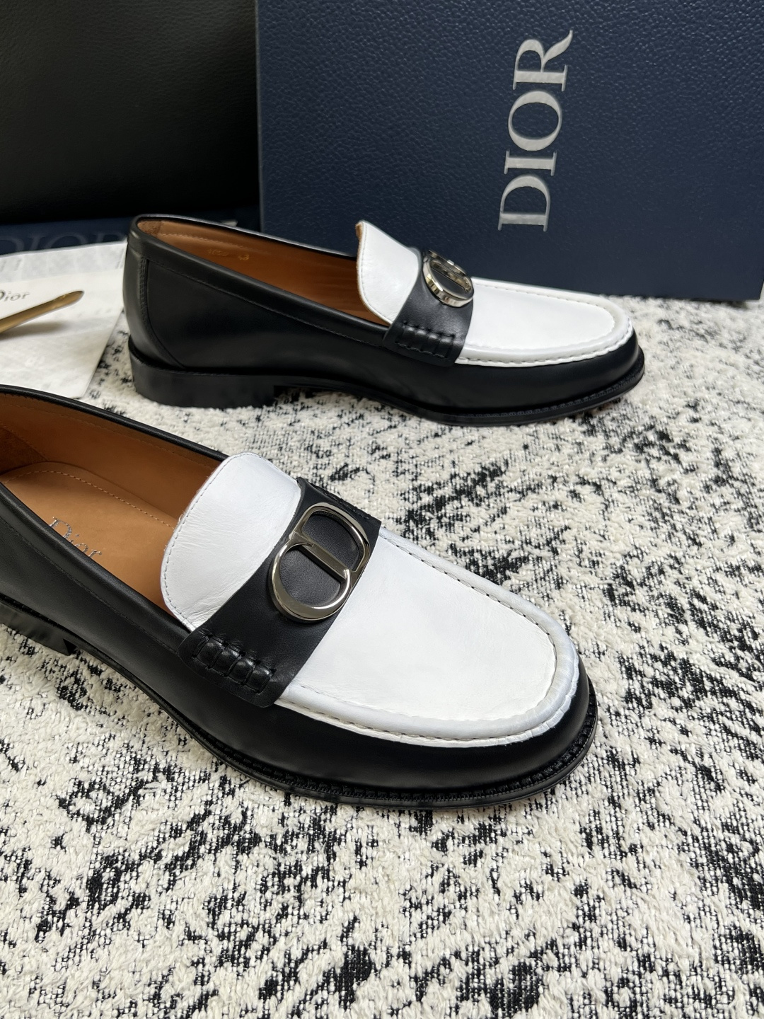 Dior  高品质  顶级工艺品  迪奥  皮鞋系列专柜同步原厂配置，意大利进口牛皮，全进口水染牛皮里垫，鞋底：原厂特供