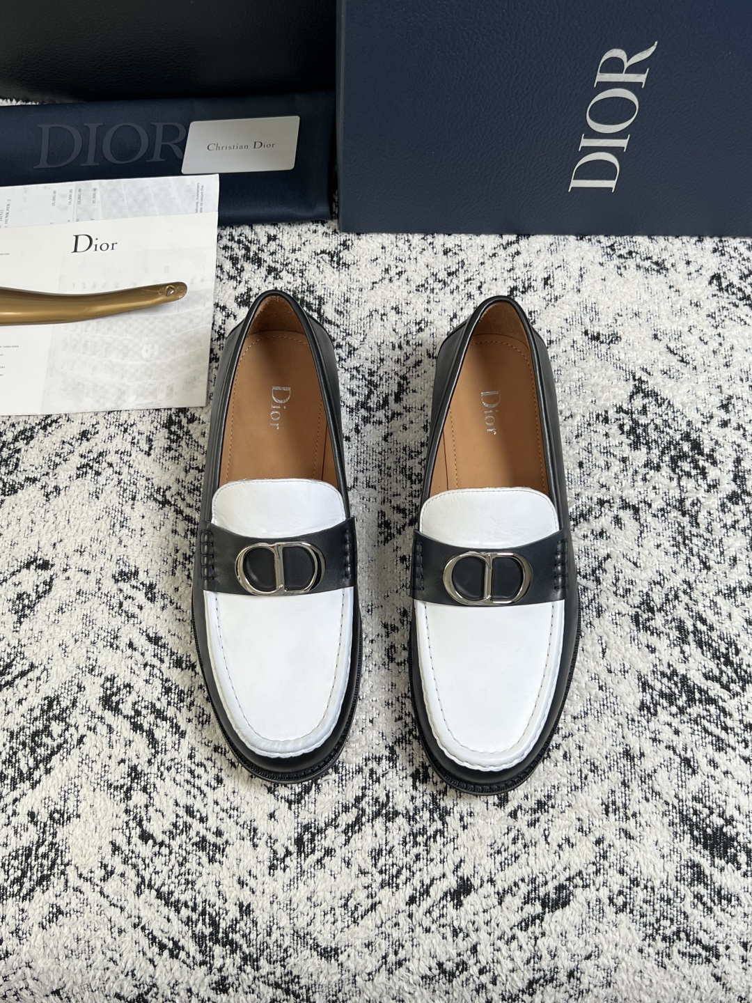 Dior  高品质  顶级工艺品  迪奥  皮鞋系列专柜同步原厂配置，意大利进口牛皮，全进口水染牛皮里垫，鞋底：原厂特供