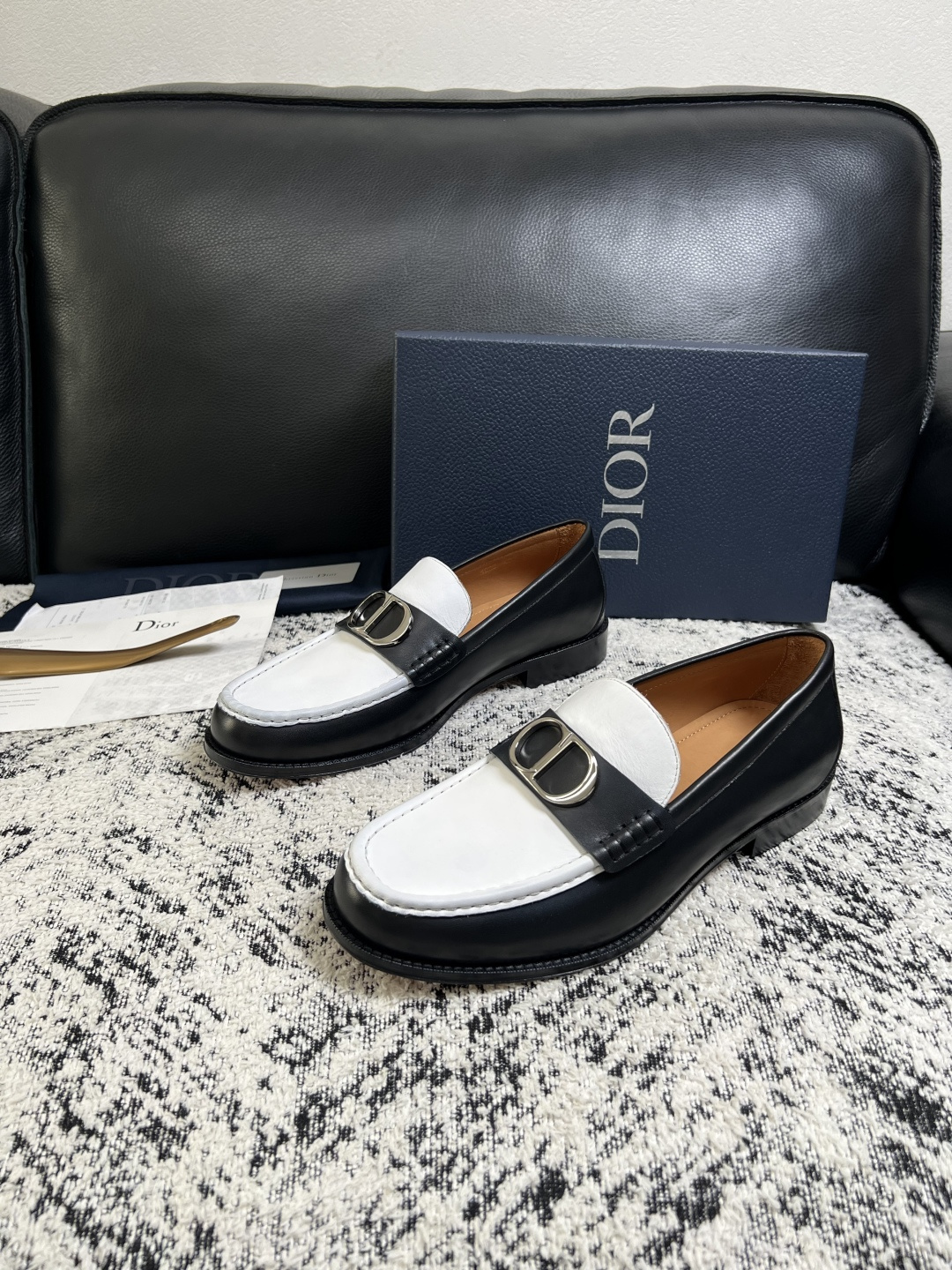 Dior  高品质  顶级工艺品  迪奥  皮鞋系列专柜同步原厂配置，意大利进口牛皮，全进口水染牛皮里垫，鞋底：原厂特供
