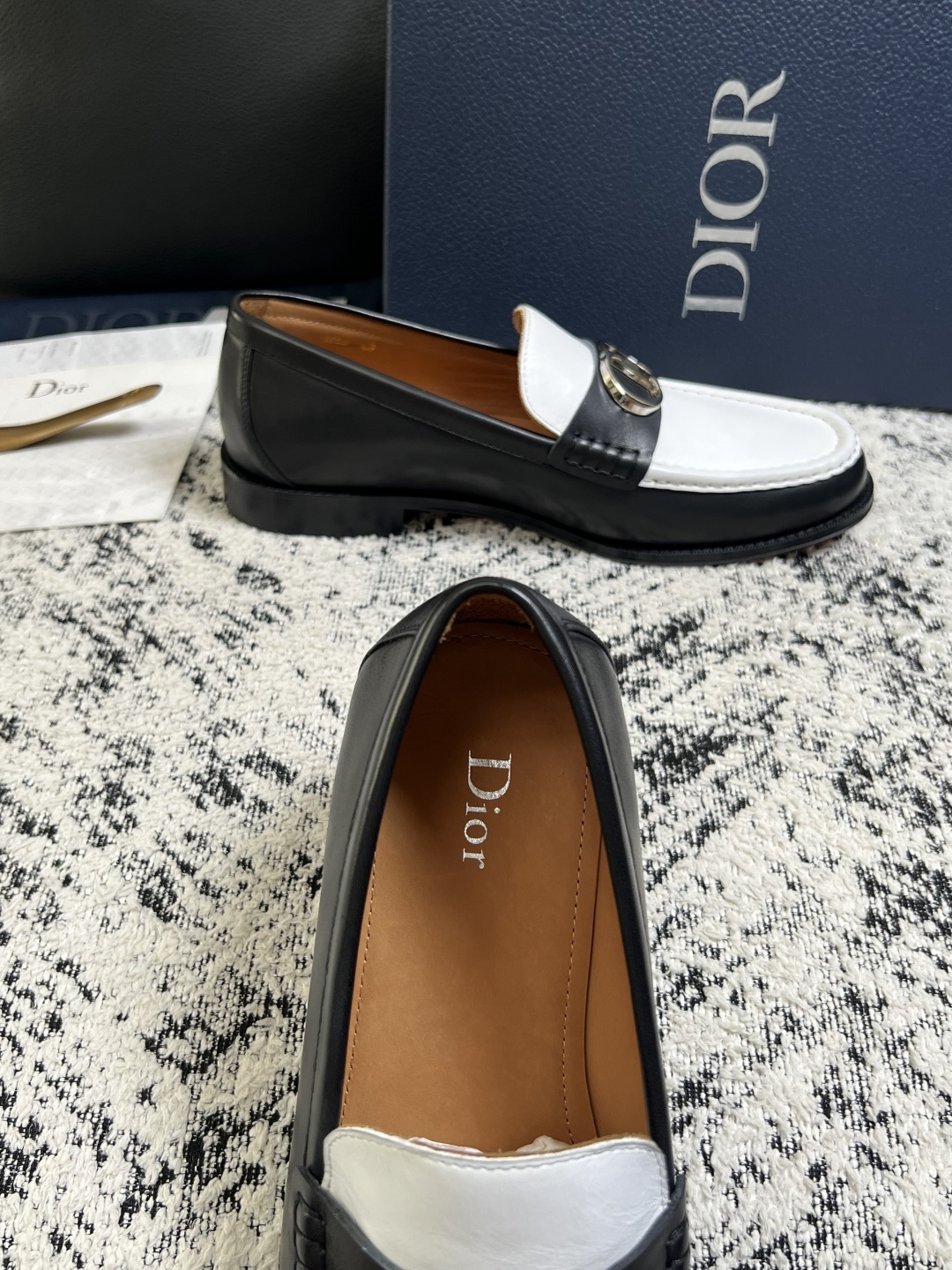 Dior  高品质  顶级工艺品  迪奥  皮鞋系列专柜同步原厂配置，意大利进口牛皮，全进口水染牛皮里垫，鞋底：原厂特供