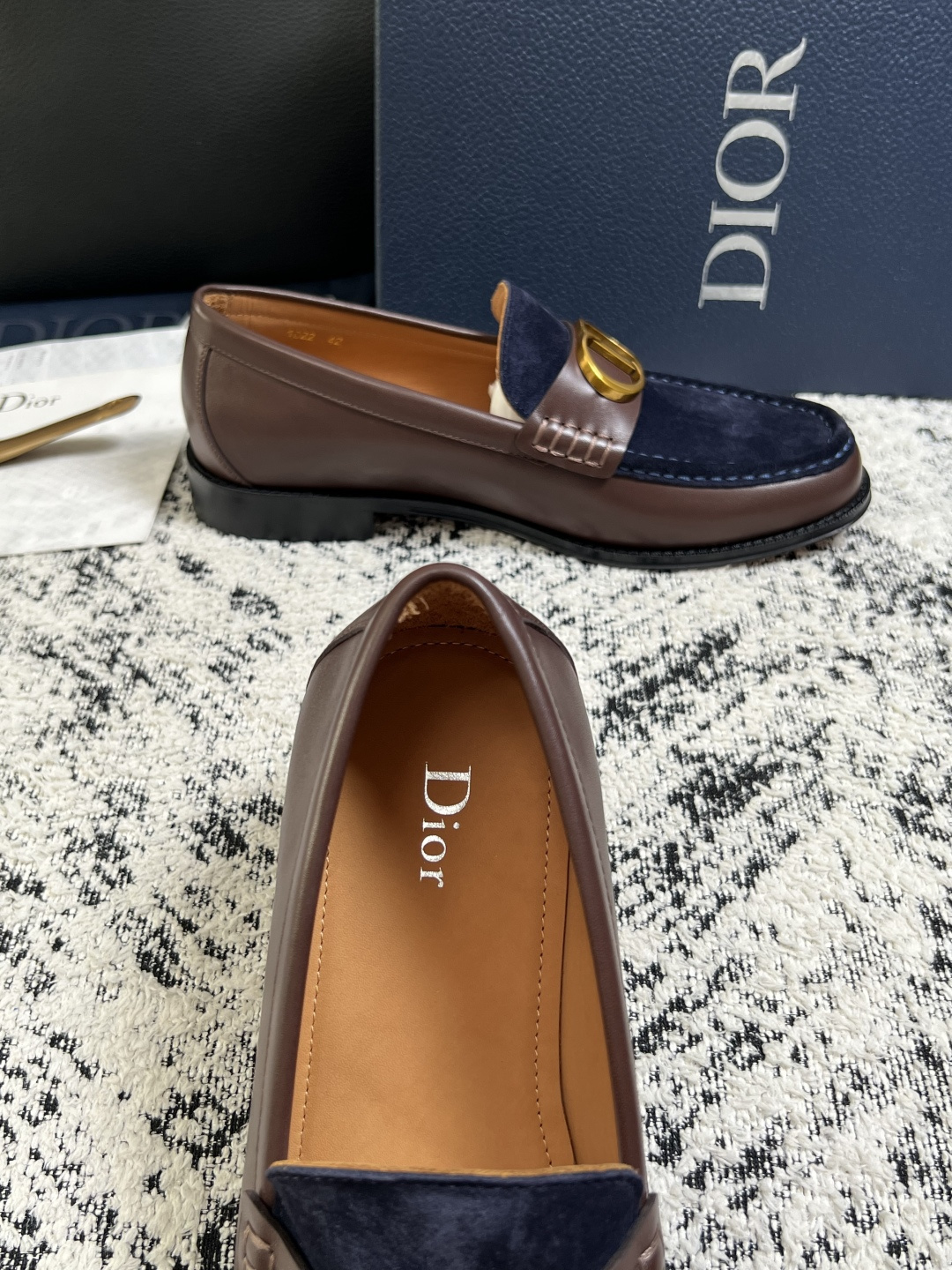Dior  高品质  顶级工艺品  迪奥  皮鞋系列专柜同步原厂配置，意大利进口牛皮，全进口水染牛皮里垫，鞋底：原厂特供