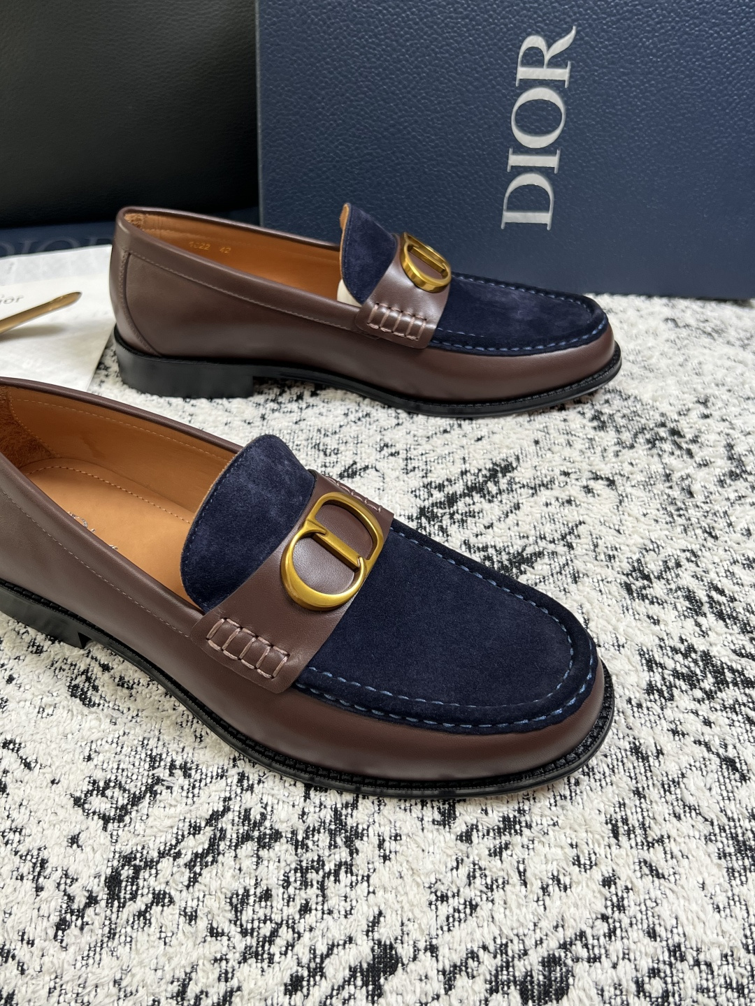 Dior  高品质  顶级工艺品  迪奥  皮鞋系列专柜同步原厂配置，意大利进口牛皮，全进口水染牛皮里垫，鞋底：原厂特供