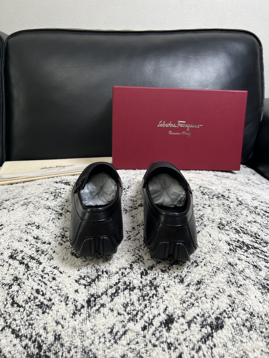 Ferragamo  高品质  顶级工艺品  菲拉格慕  豆豆鞋专柜同步发售原厂配置，意大利进口原版牛皮，进口水染牛里 