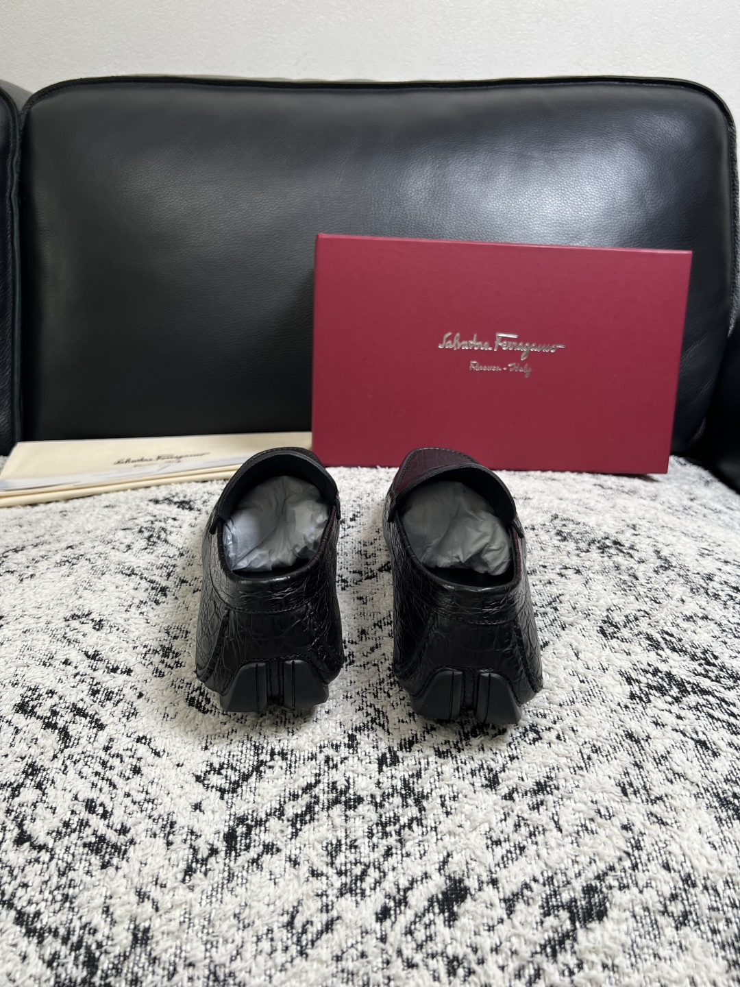 Ferragamo  高品质  顶级工艺品  菲拉格慕  豆豆鞋专柜同步发售原厂配置，意大利进口原版牛皮，进口水染牛里 