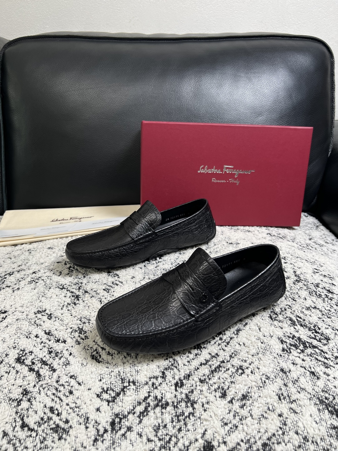 Ferragamo  高品质  顶级工艺品  菲拉格慕  豆豆鞋专柜同步发售原厂配置，意大利进口原版牛皮，进口水染牛里 