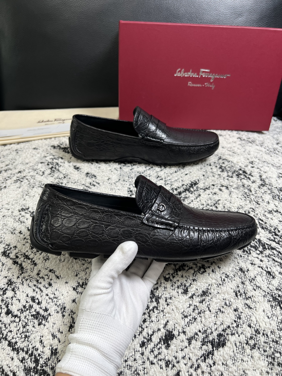 Ferragamo  高品质  顶级工艺品  菲拉格慕  豆豆鞋专柜同步发售原厂配置，意大利进口原版牛皮，进口水染牛里 