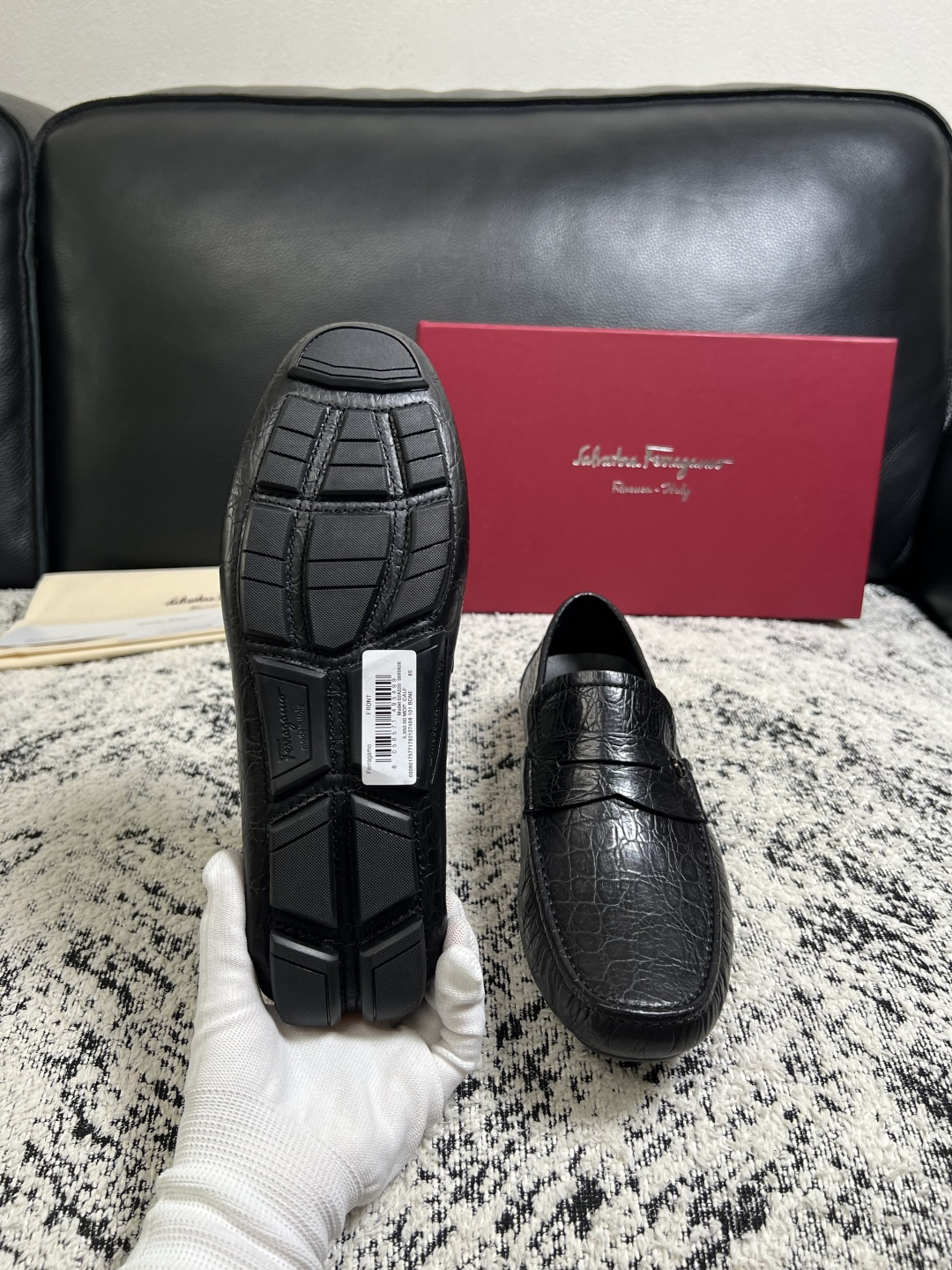 Ferragamo  高品质  顶级工艺品  菲拉格慕  豆豆鞋专柜同步发售原厂配置，意大利进口原版牛皮，进口水染牛里 