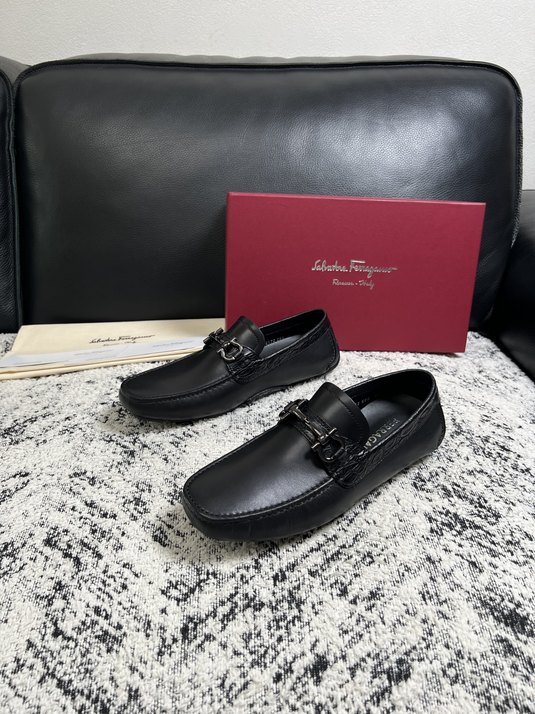 Ferragamo  高品质  顶级工艺品  菲拉格慕  豆豆鞋专柜同步发售原厂配置，意大利进口原版牛皮，进口水染牛里 