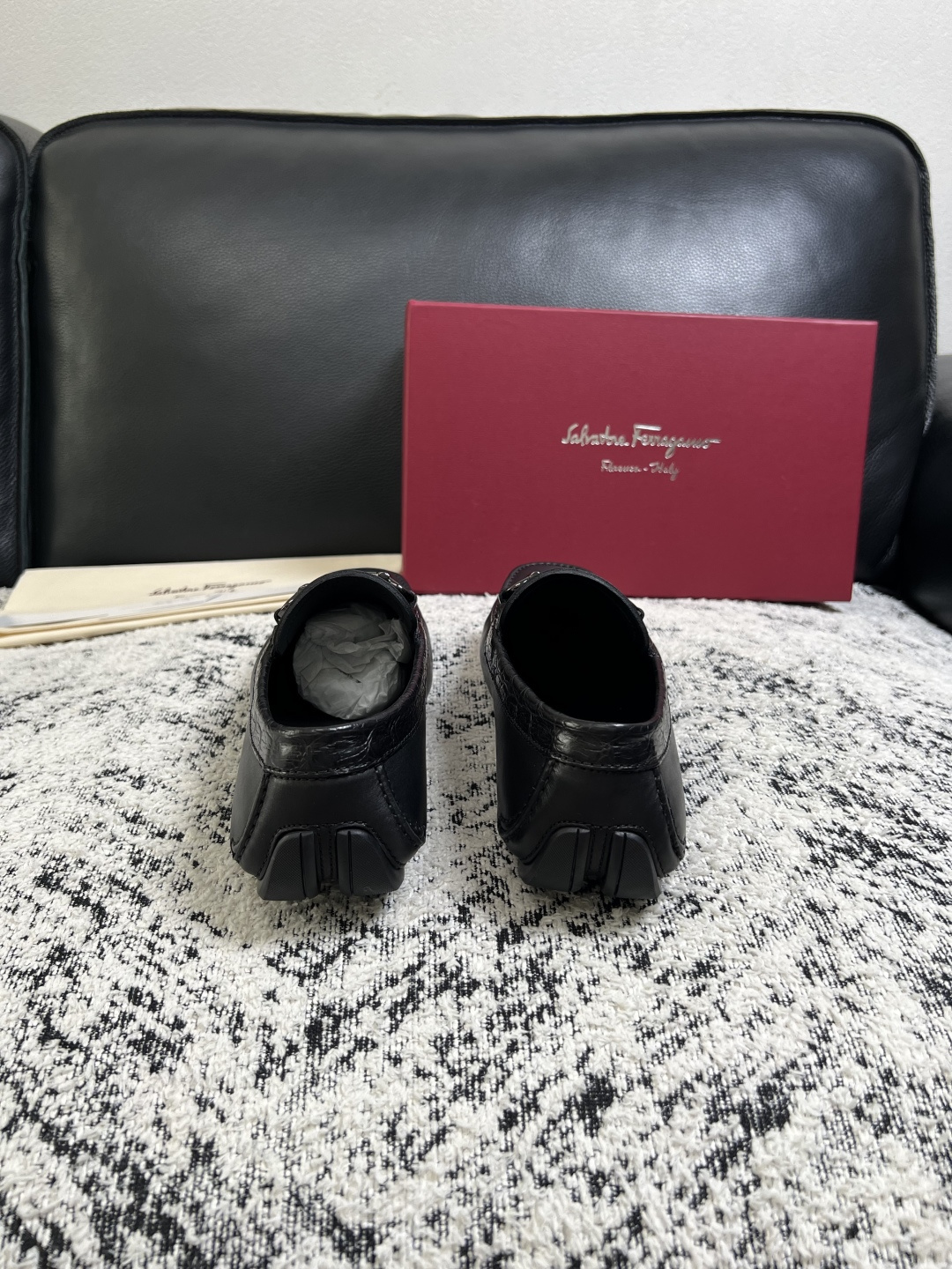 Ferragamo  高品质  顶级工艺品  菲拉格慕  豆豆鞋专柜同步发售原厂配置，意大利进口原版牛皮，进口水染牛里 