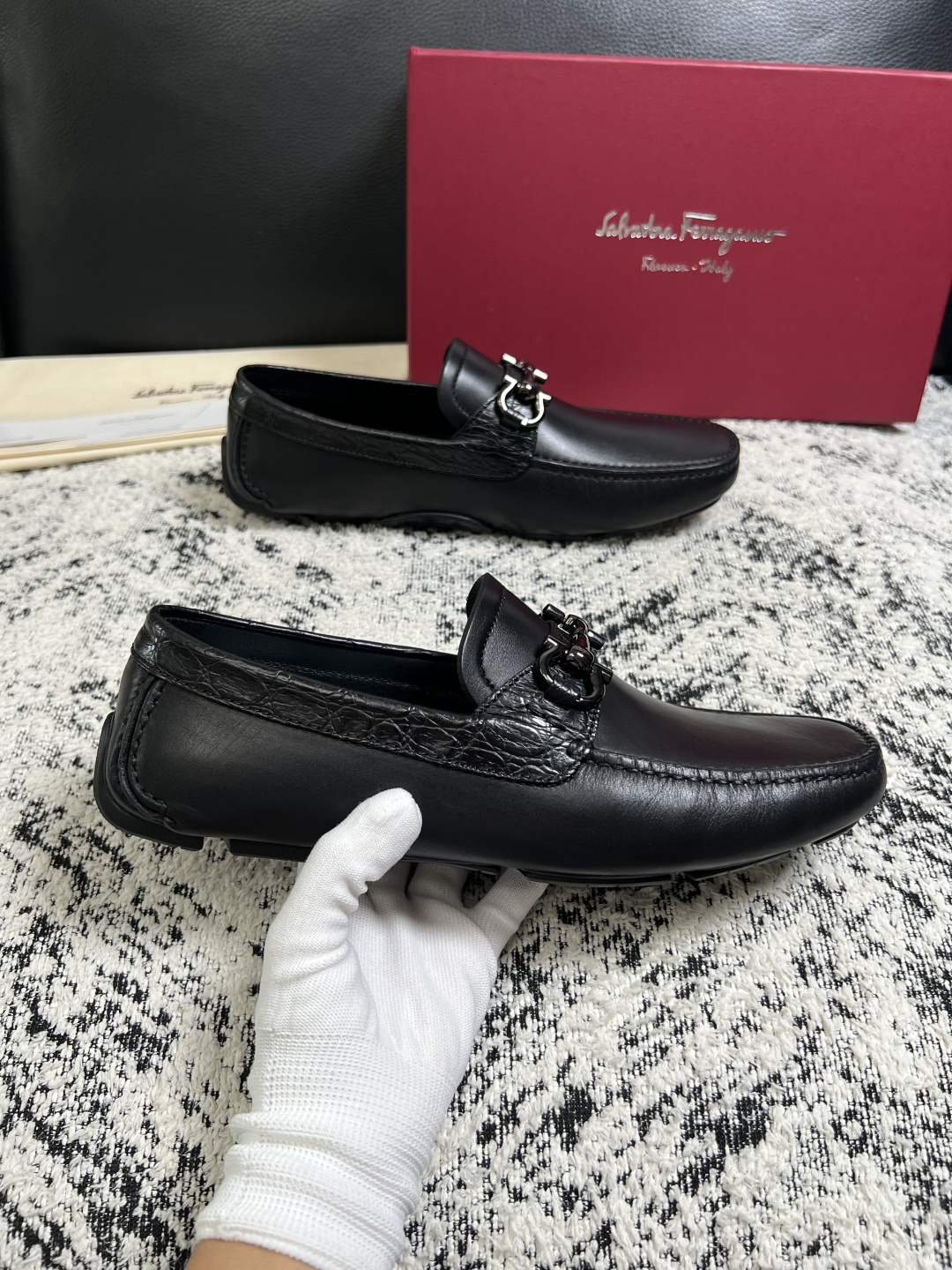 Ferragamo  高品质  顶级工艺品  菲拉格慕  豆豆鞋专柜同步发售原厂配置，意大利进口原版牛皮，进口水染牛里 