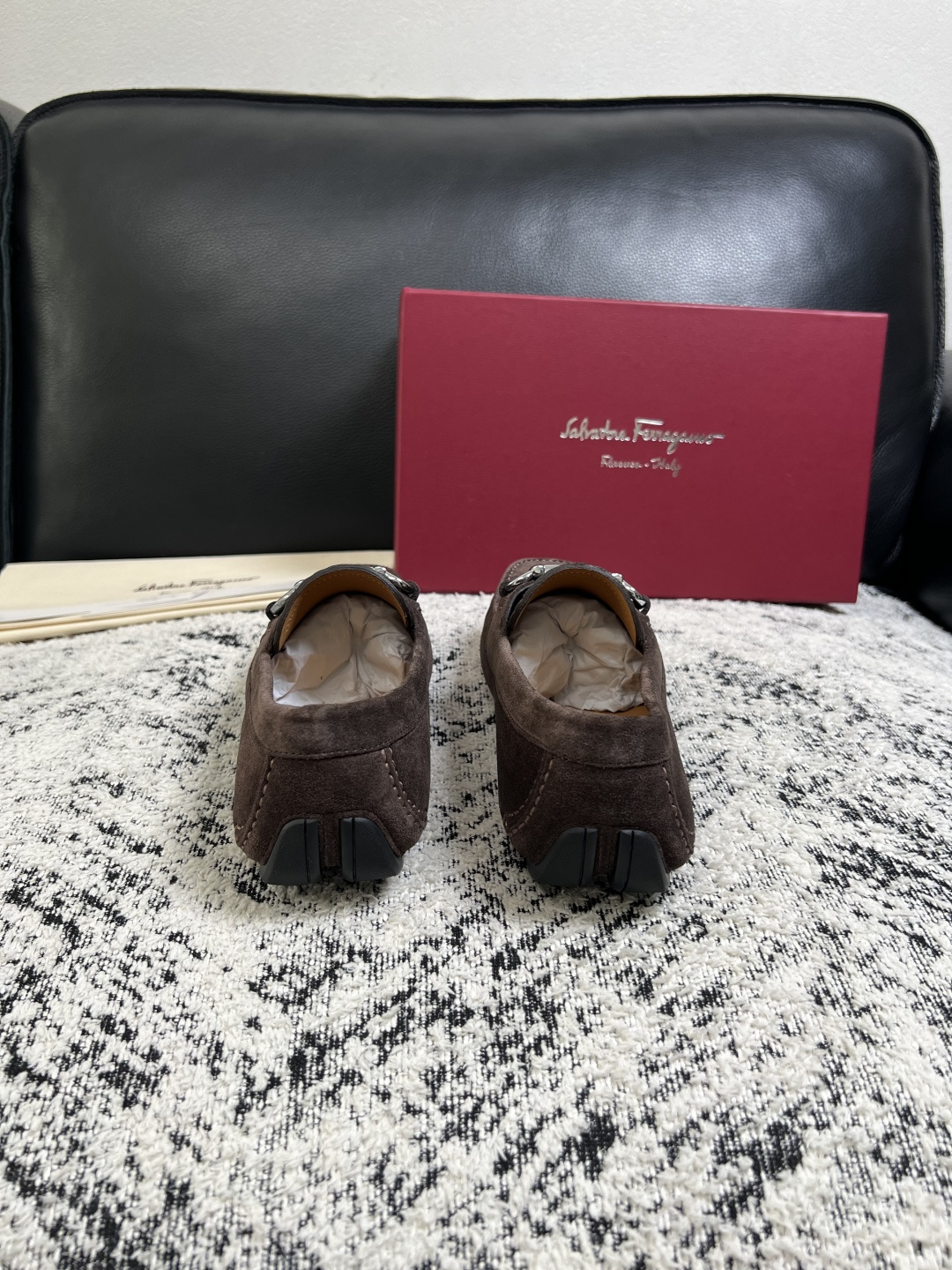 Ferragamo  高品质  顶级工艺品  菲拉格慕  豆豆鞋专柜同步发售原厂配置，意大利进口原版牛皮，进口水染牛里 