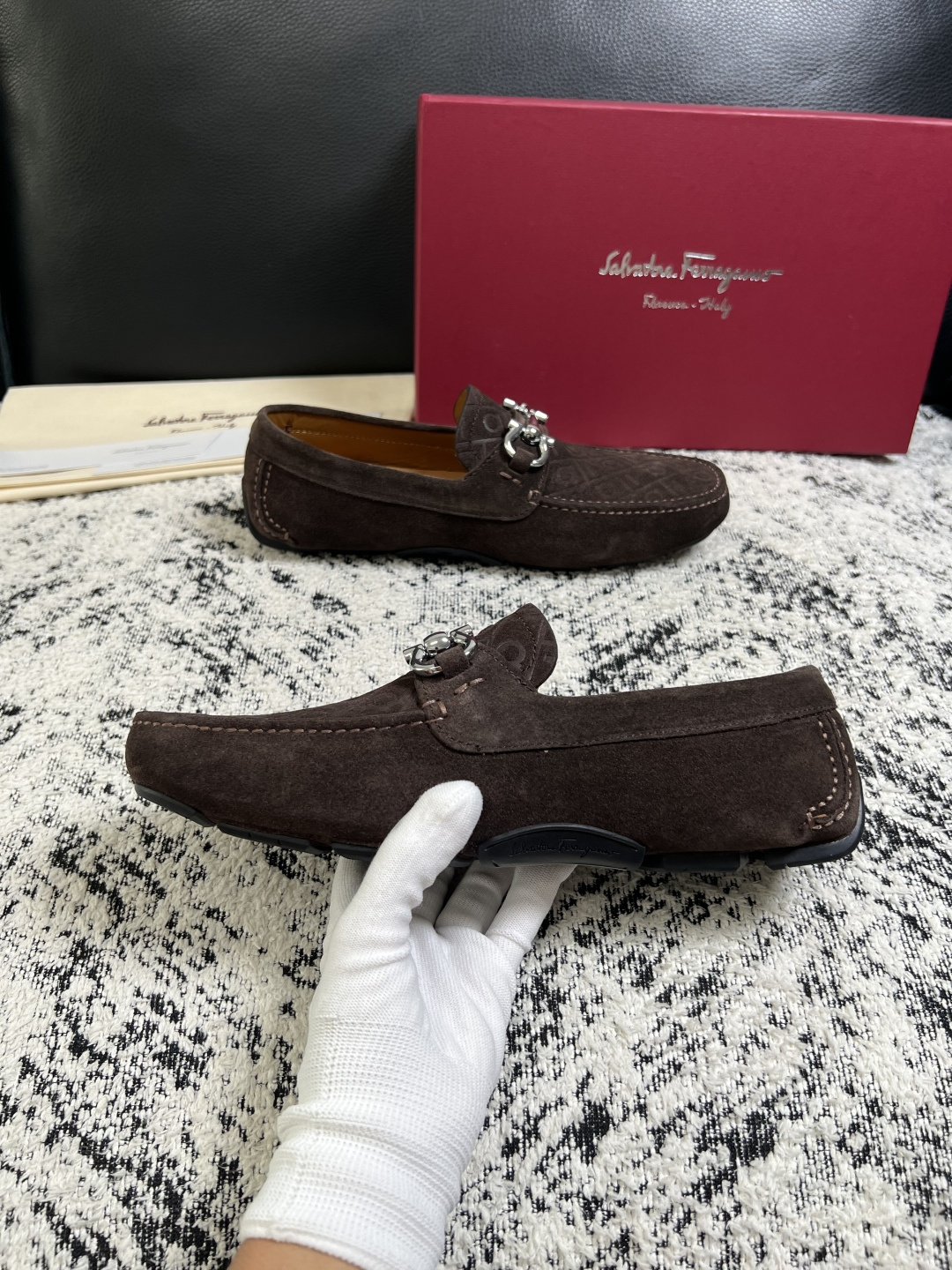 Ferragamo  高品质  顶级工艺品  菲拉格慕  豆豆鞋专柜同步发售原厂配置，意大利进口原版牛皮，进口水染牛里 