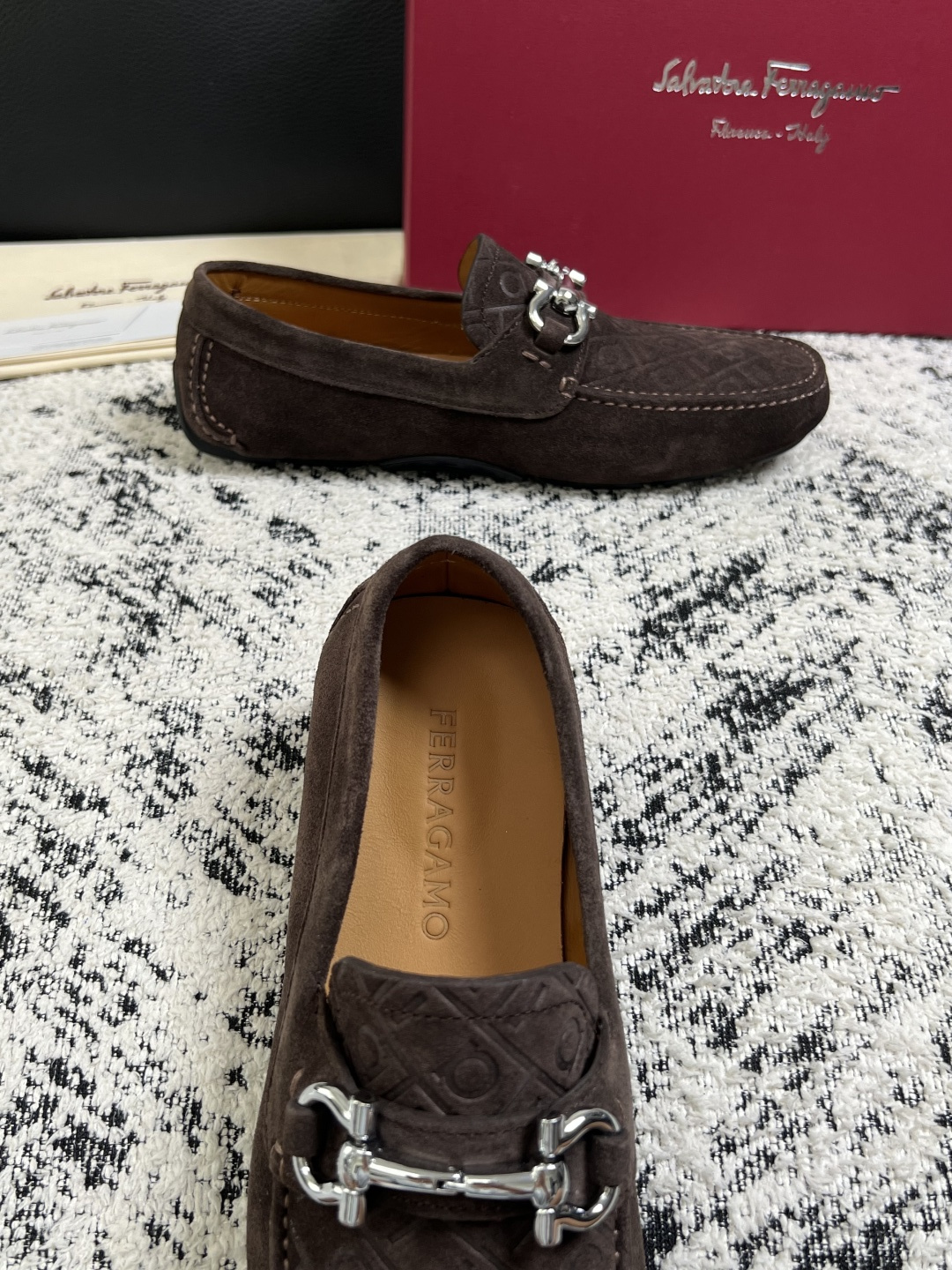 Ferragamo  高品质  顶级工艺品  菲拉格慕  豆豆鞋专柜同步发售原厂配置，意大利进口原版牛皮，进口水染牛里 