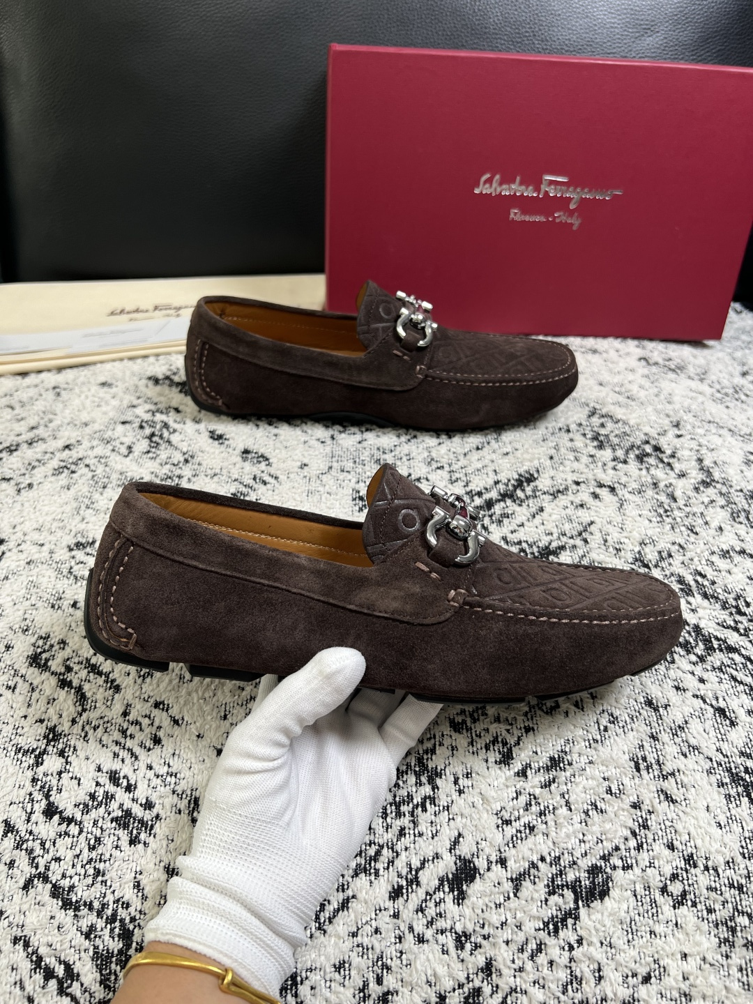Ferragamo  高品质  顶级工艺品  菲拉格慕  豆豆鞋专柜同步发售原厂配置，意大利进口原版牛皮，进口水染牛里 