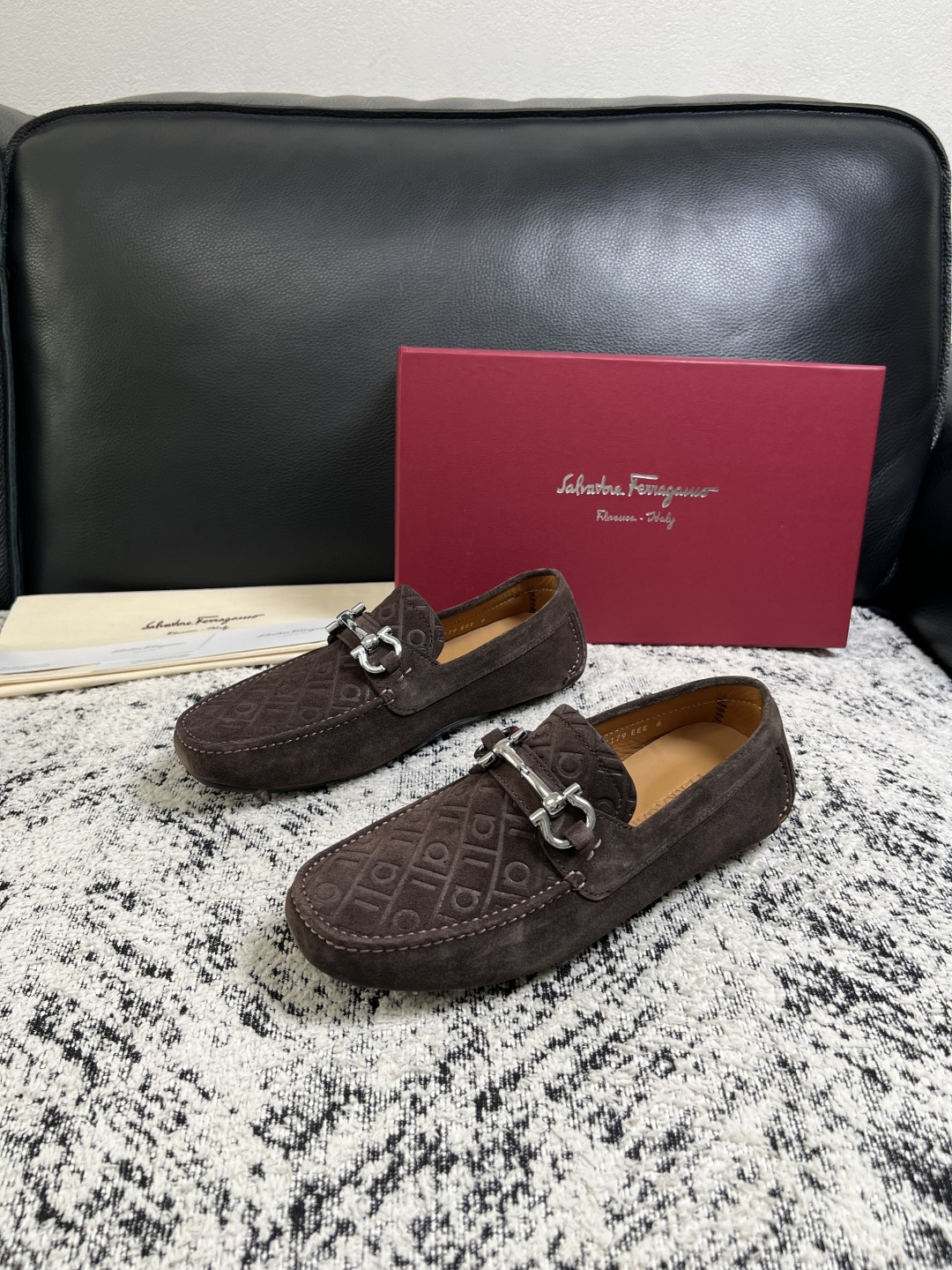 Ferragamo  高品质  顶级工艺品  菲拉格慕  豆豆鞋专柜同步发售原厂配置，意大利进口原版牛皮，进口水染牛里 