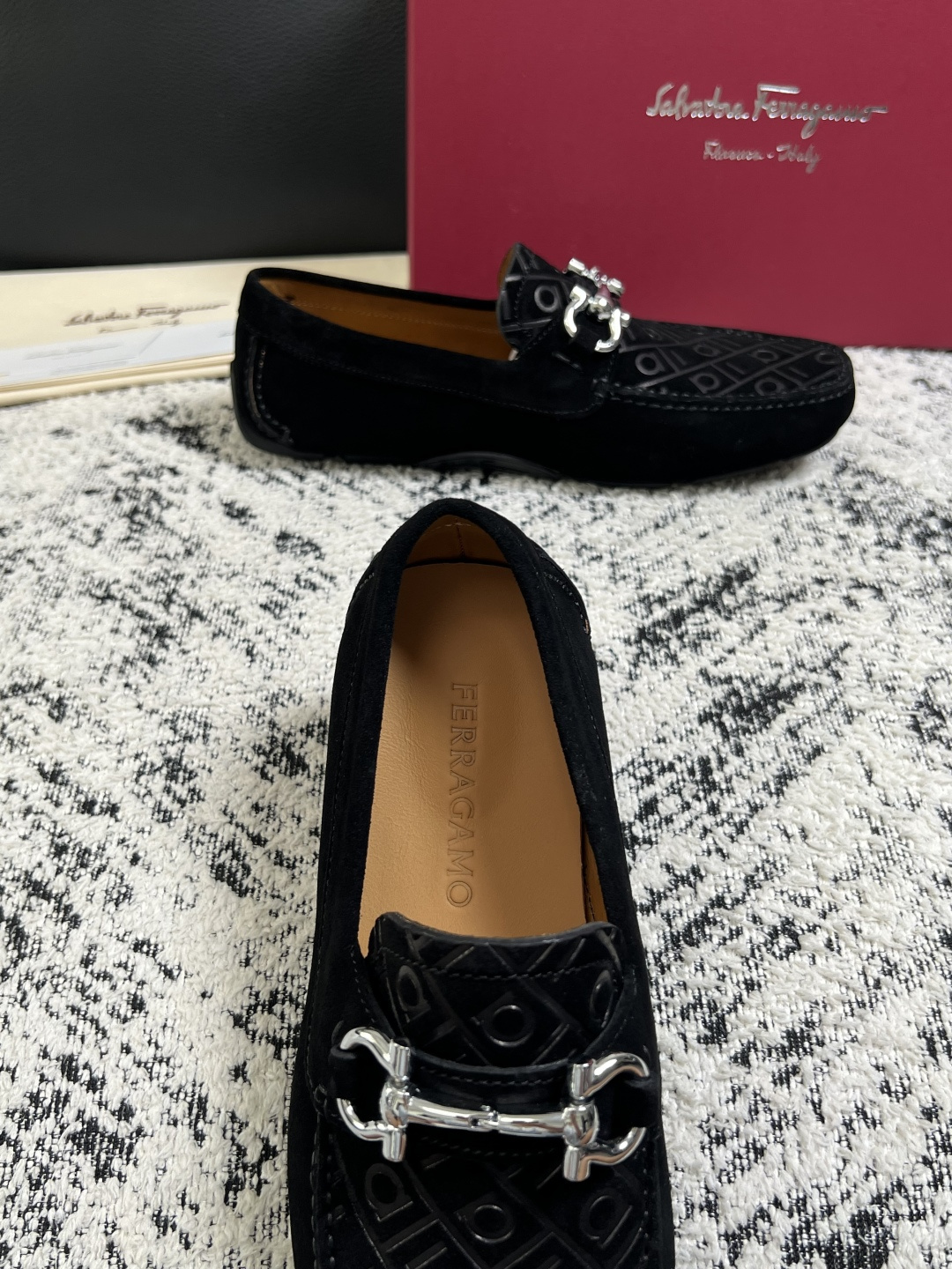 Ferragamo  高品质  顶级工艺品  菲拉格慕  豆豆鞋专柜同步发售原厂配置，意大利进口原版牛皮，进口水染牛里 