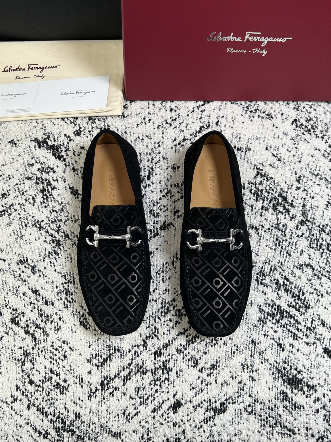 Ferragamo  高品质  顶级工艺品  菲拉格慕  豆豆鞋专柜同步发售原厂配置，意大利进口原版牛皮，进口水染牛里 