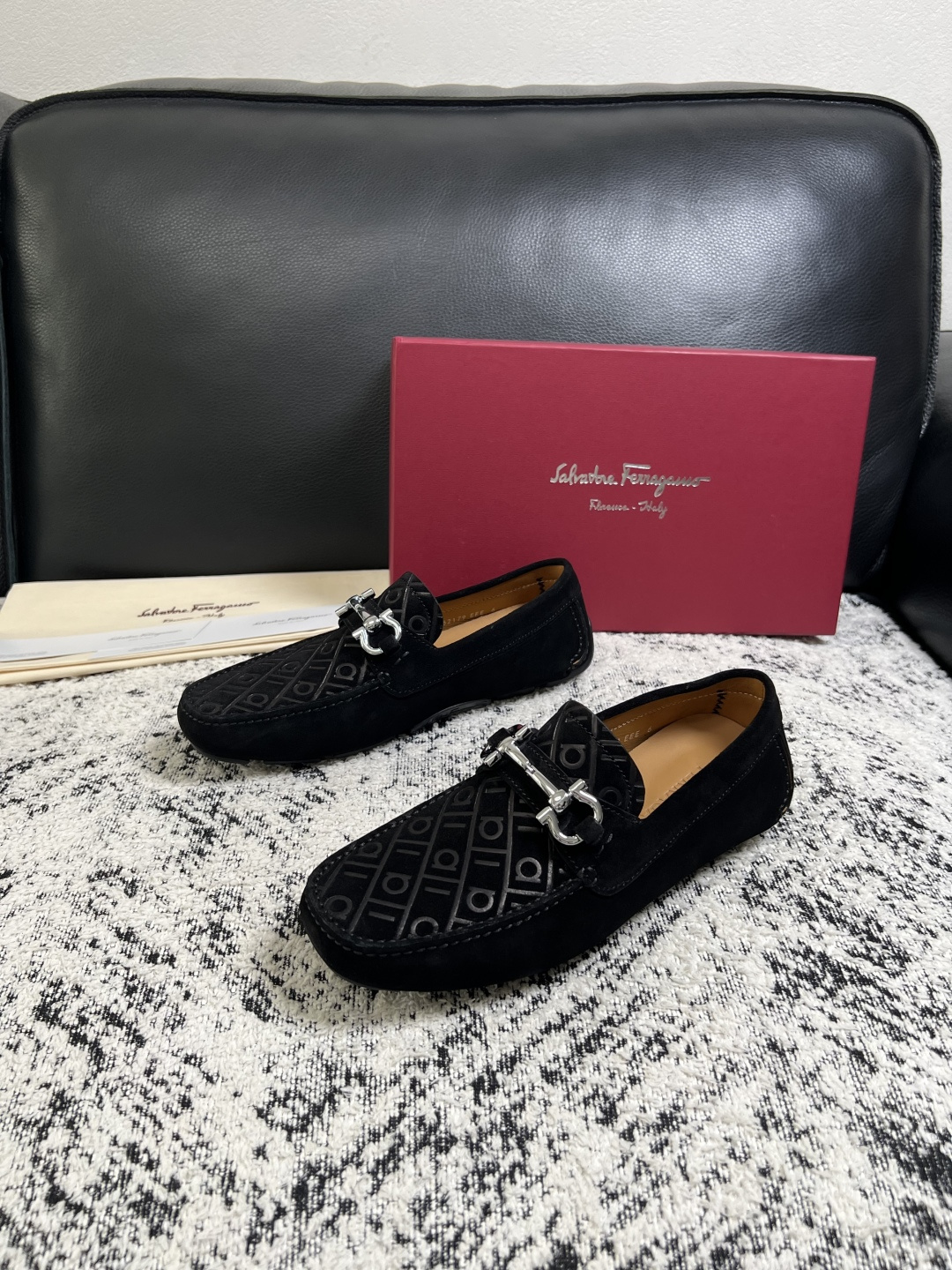 Ferragamo  高品质  顶级工艺品  菲拉格慕  豆豆鞋专柜同步发售原厂配置，意大利进口原版牛皮，进口水染牛里 