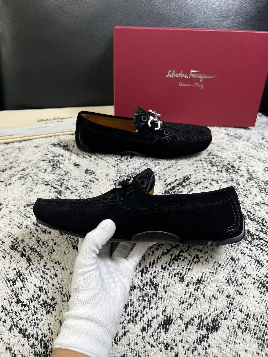 Ferragamo  高品质  顶级工艺品  菲拉格慕  豆豆鞋专柜同步发售原厂配置，意大利进口原版牛皮，进口水染牛里 