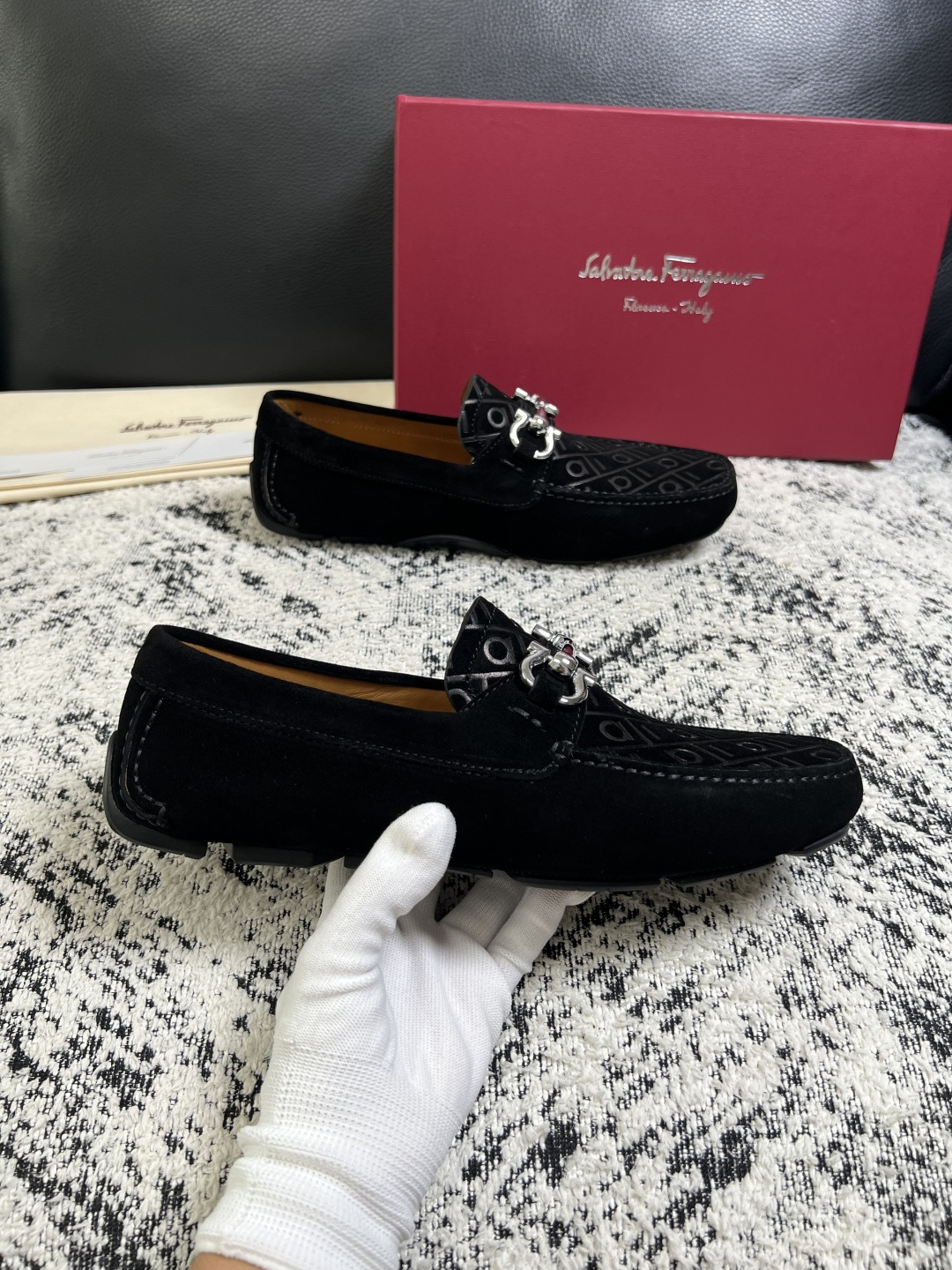 Ferragamo  高品质  顶级工艺品  菲拉格慕  豆豆鞋专柜同步发售原厂配置，意大利进口原版牛皮，进口水染牛里 