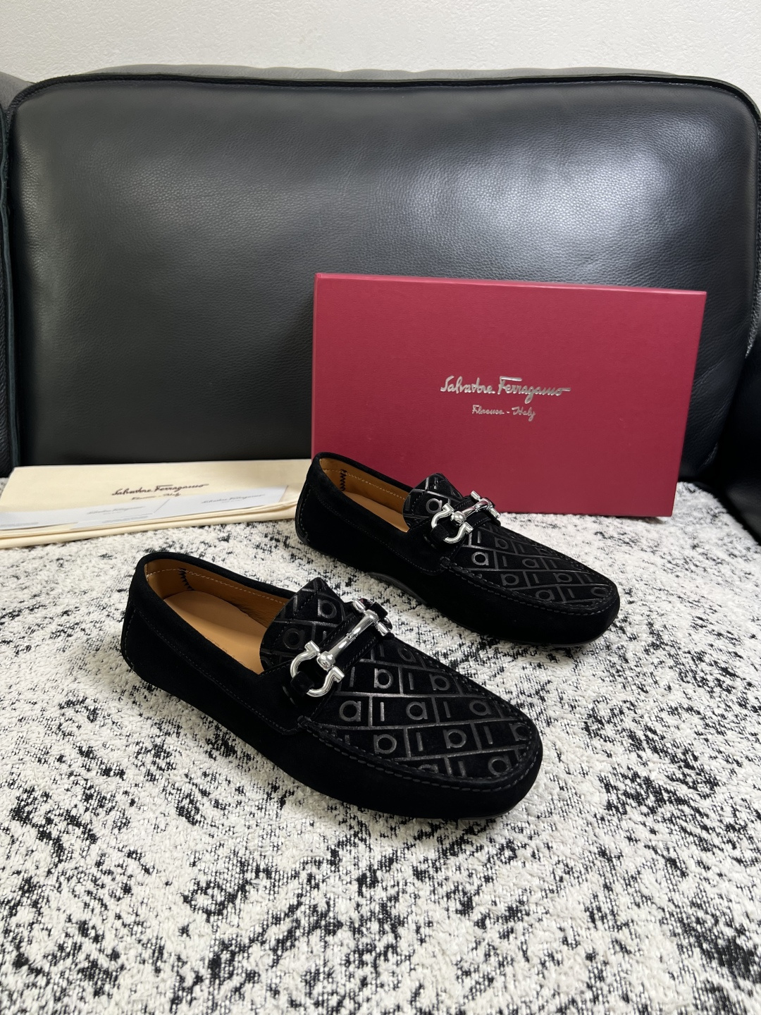 NO:955130,Ferragamo high-quality top handicrafts. Ferragamo Doudou Shoes counter sells original factory configuration at the same time. Original cowhide imported from Italy, imported water-dyed cowhide, soles specially provided by the original factory and super comfortable. Original factory order code number 39-44 (order 38 45 46),,ferragamo,ferragamo,cowhide19860909Ferragamo 高品质 顶级工艺品 菲拉格慕 豆豆鞋专柜同步发售原厂配置,意大利进口原版牛皮,进口水染牛里 ,鞋底原厂特供原版底超级舒适,原厂跟单货 码数 39-44（订38 45 46）,,ferragamo,ferragamo,cowhide,Men's shoes