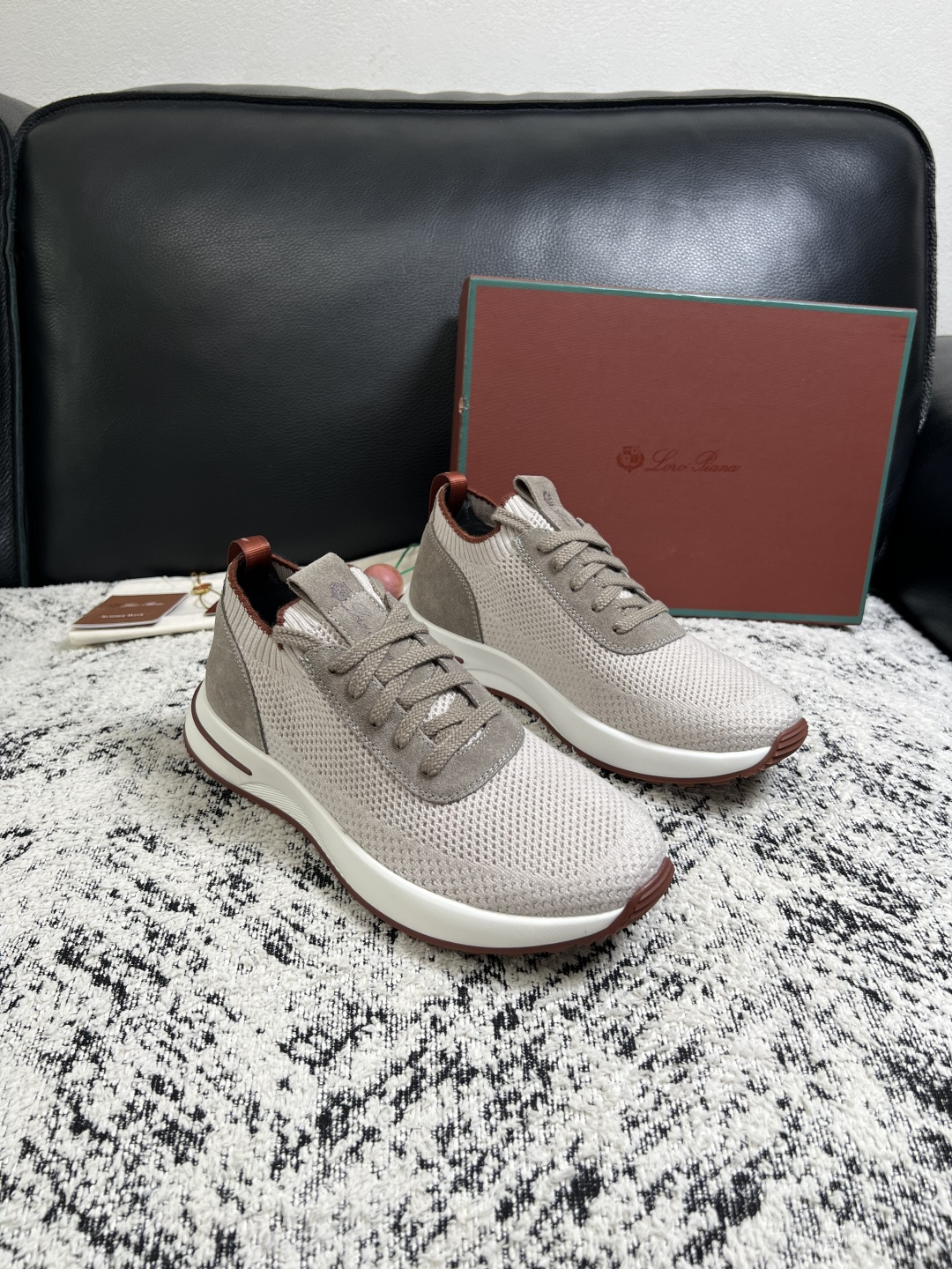 Loro Piana 高品质 顶级工艺品 诺悠翩雅 新品专柜同步原厂配置,鞋面意大利进口牛皮面料,高品质拼接工艺 Loro Piana 高品质 顶级工艺品 诺悠翩雅 新品专柜同步原厂配置,鞋面意大利进口牛皮面料,高品质拼接工艺