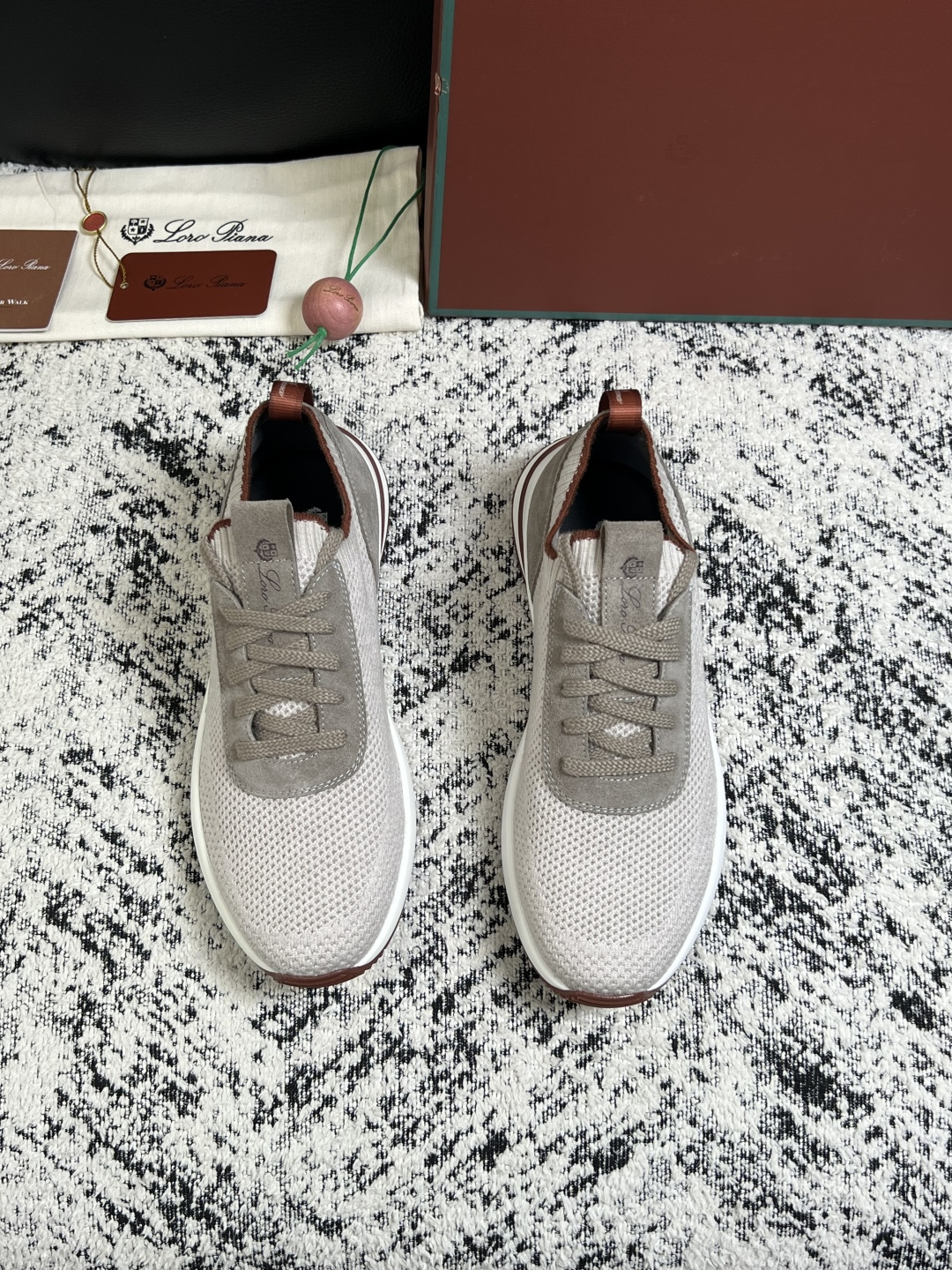 Loro Piana  高品质  顶级工艺品  诺悠翩雅  新品专柜同步原厂配置，鞋面意大利进口牛皮面料，高品质拼接工艺