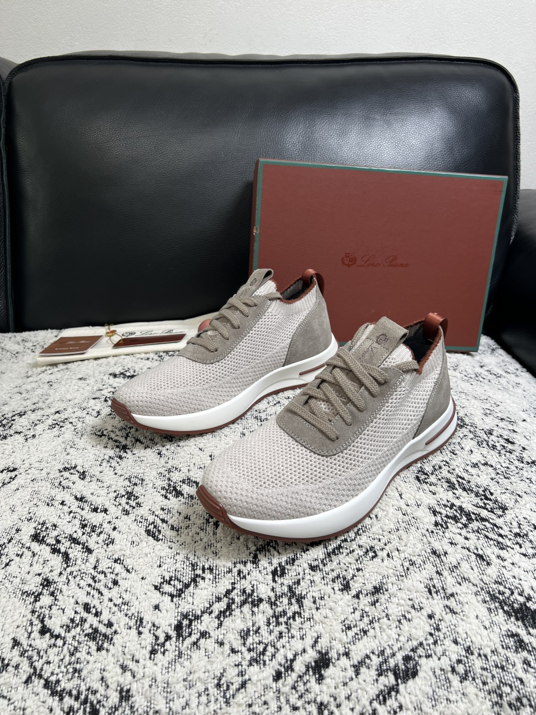 Loro Piana  高品质  顶级工艺品  诺悠翩雅  新品专柜同步原厂配置，鞋面意大利进口牛皮面料，高品质拼接工艺