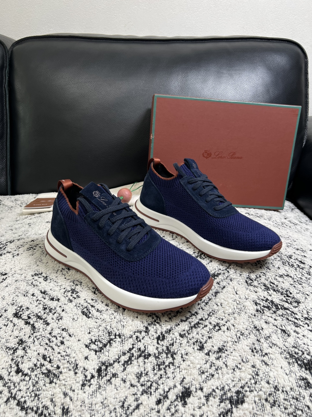 Loro Piana 高品质 顶级工艺品 诺悠翩雅 新品专柜同步原厂配置,鞋面意大利进口牛皮面料,高品质拼接工艺 Loro Piana 高品质 顶级工艺品 诺悠翩雅 新品专柜同步原厂配置,鞋面意大利进口牛皮面料,高品质拼接工艺