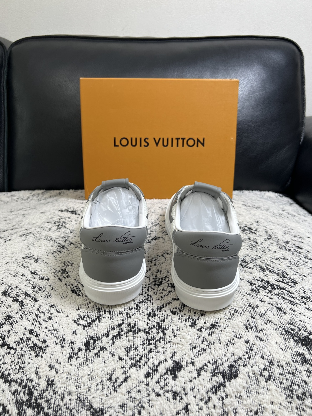Lv  高品质  顶级工艺品  路易威登，专柜同步原厂配置，鞋面意大利进口，高品质拼接缤纷色彩复杂工艺品，进口牛皮里垫柔