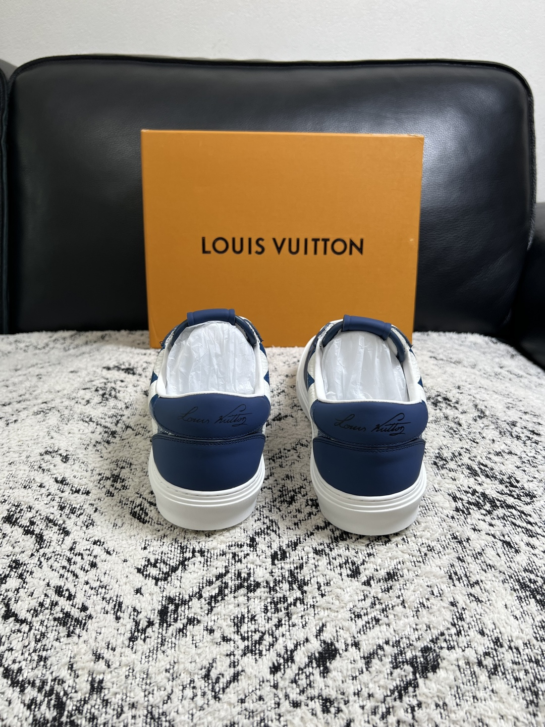 Lv  高品质  顶级工艺品  路易威登，专柜同步原厂配置，鞋面意大利进口，高品质拼接缤纷色彩复杂工艺品，进口牛皮里垫柔