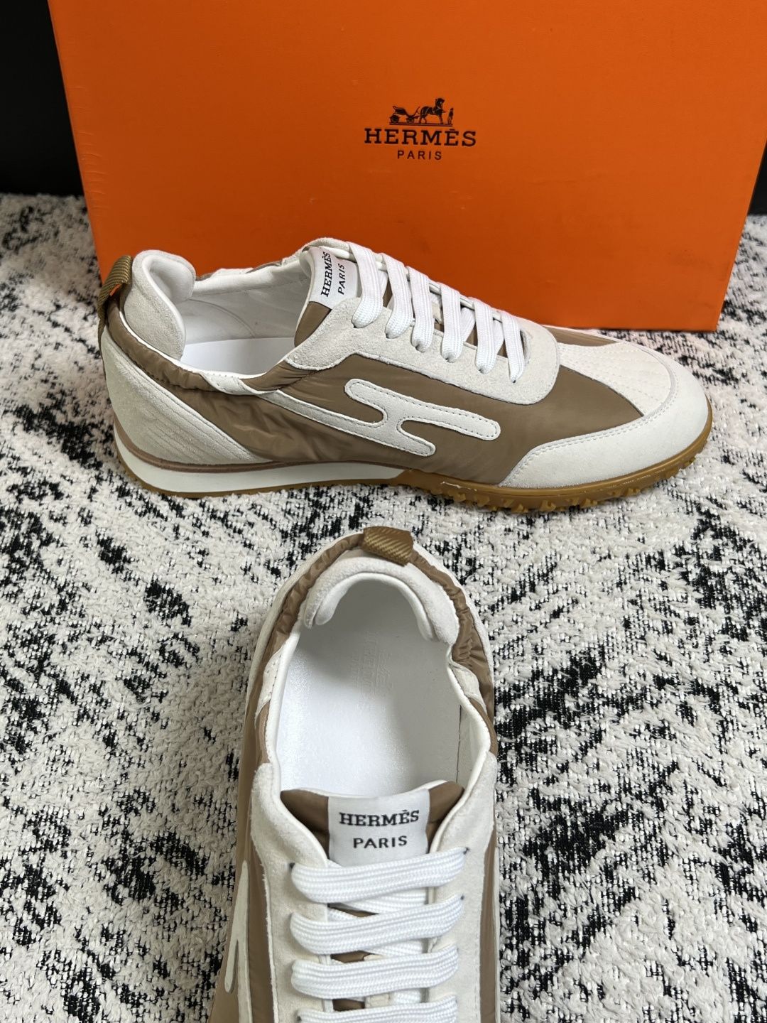 Hermes  高品质  顶级工艺品  爱马仕 专柜同步发售原厂配置，意大利进口原版牛皮面料，高品质拼接工艺，全进口水染