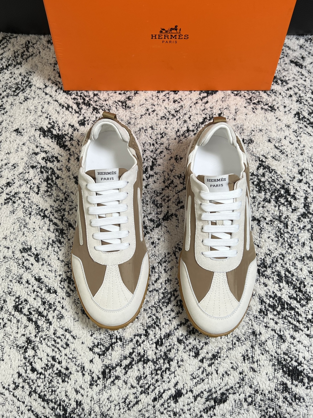Hermes  高品质  顶级工艺品  爱马仕 专柜同步发售原厂配置，意大利进口原版牛皮面料，高品质拼接工艺，全进口水染