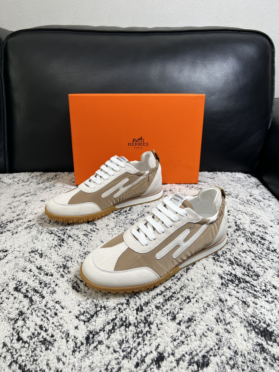 Hermes  高品质  顶级工艺品  爱马仕 专柜同步发售原厂配置，意大利进口原版牛皮面料，高品质拼接工艺，全进口水染