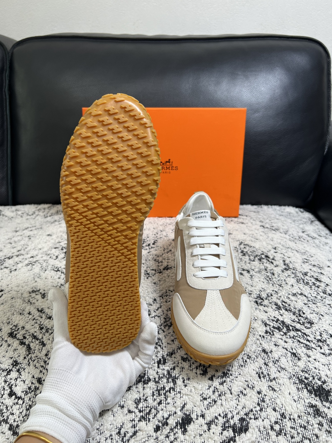 Hermes  高品质  顶级工艺品  爱马仕 专柜同步发售原厂配置，意大利进口原版牛皮面料，高品质拼接工艺，全进口水染
