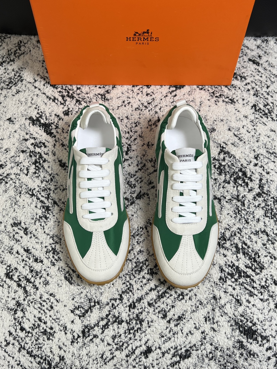 Hermes  高品质  顶级工艺品  爱马仕 专柜同步发售原厂配置，意大利进口原版牛皮面料，高品质拼接工艺，全进口水染