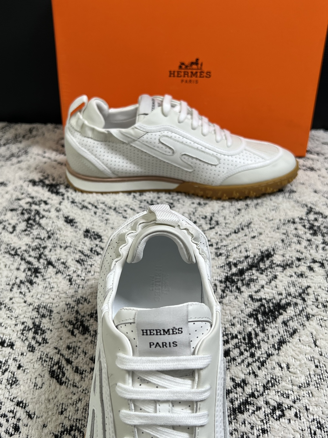 Hermes  高品质  顶级工艺品  爱马仕 专柜同步发售原厂配置，意大利进口原版牛皮面料，高品质拼接工艺，全进口水染
