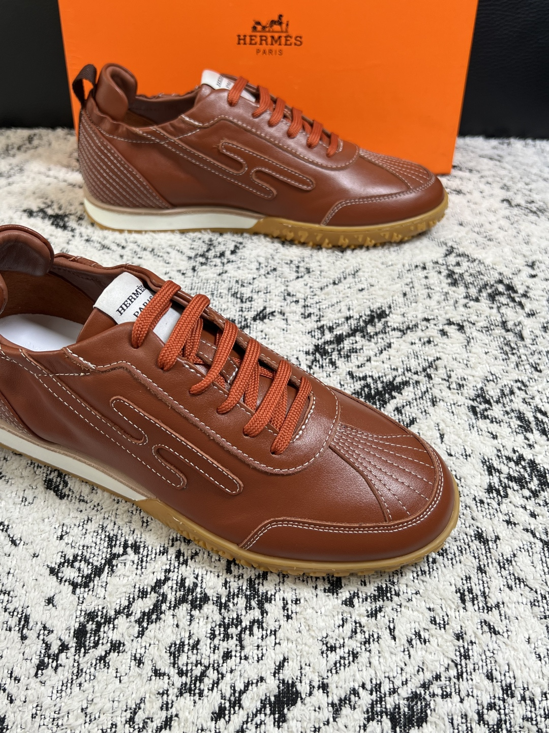 Hermes  高品质  顶级工艺品  爱马仕 专柜同步发售原厂配置，意大利进口原版牛皮面料，高品质拼接工艺，全进口水染