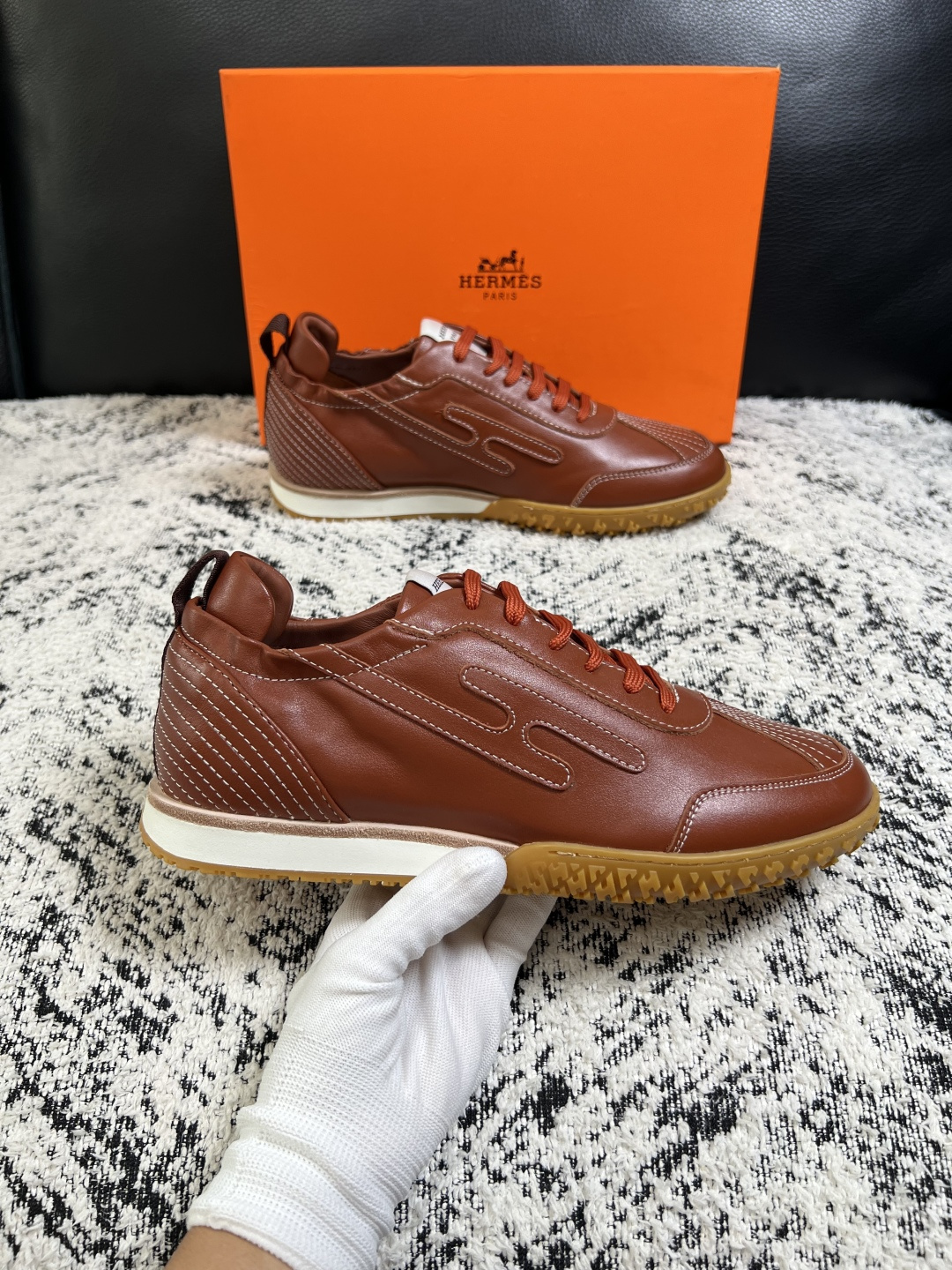 Hermes  高品质  顶级工艺品  爱马仕 专柜同步发售原厂配置，意大利进口原版牛皮面料，高品质拼接工艺，全进口水染