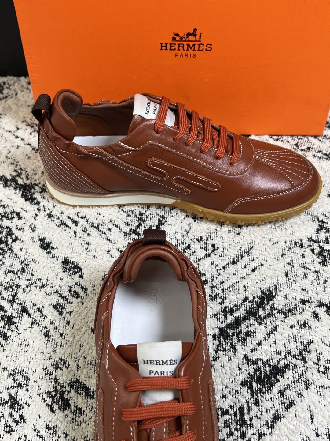 Hermes  高品质  顶级工艺品  爱马仕 专柜同步发售原厂配置，意大利进口原版牛皮面料，高品质拼接工艺，全进口水染