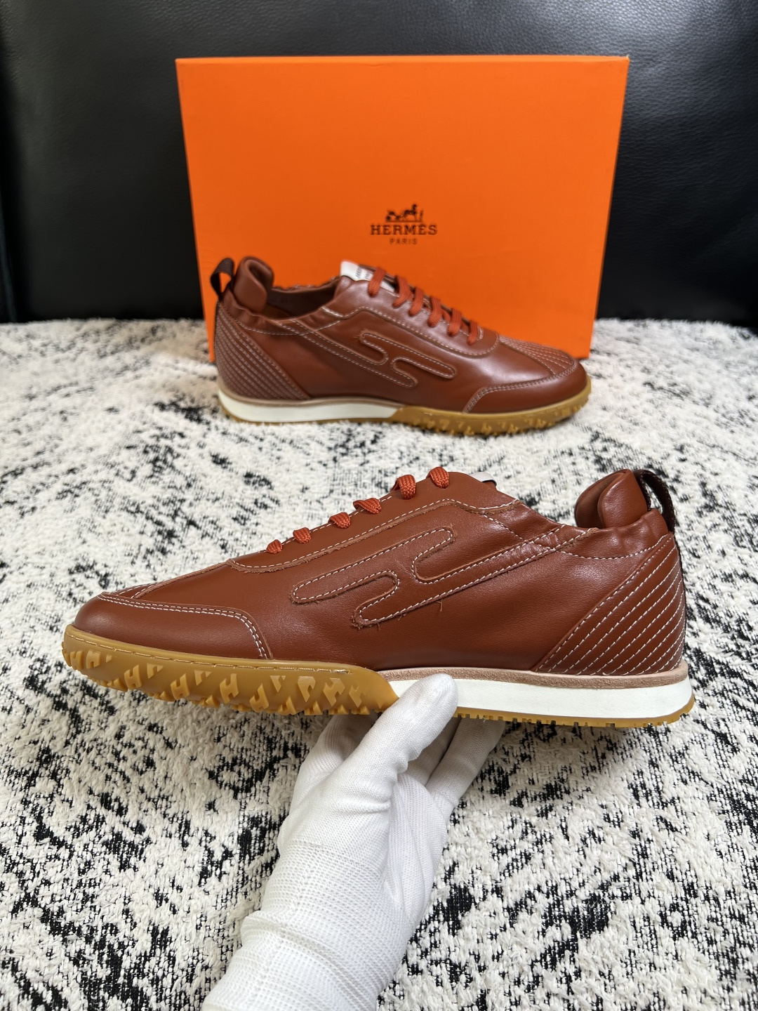 Hermes  高品质  顶级工艺品  爱马仕 专柜同步发售原厂配置，意大利进口原版牛皮面料，高品质拼接工艺，全进口水染