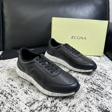 ⚠️只换码不退⚠️ Zegna 高品质 顶级工艺品 杰尼亚 专柜新款原厂配置,意大利进口牛皮面料,进口牛里垫 ⚠️只换码不退⚠️ Zegna 高品质 顶级工艺品 杰尼亚 专柜新款原厂配置,意大利进口牛皮面料,进口牛里垫