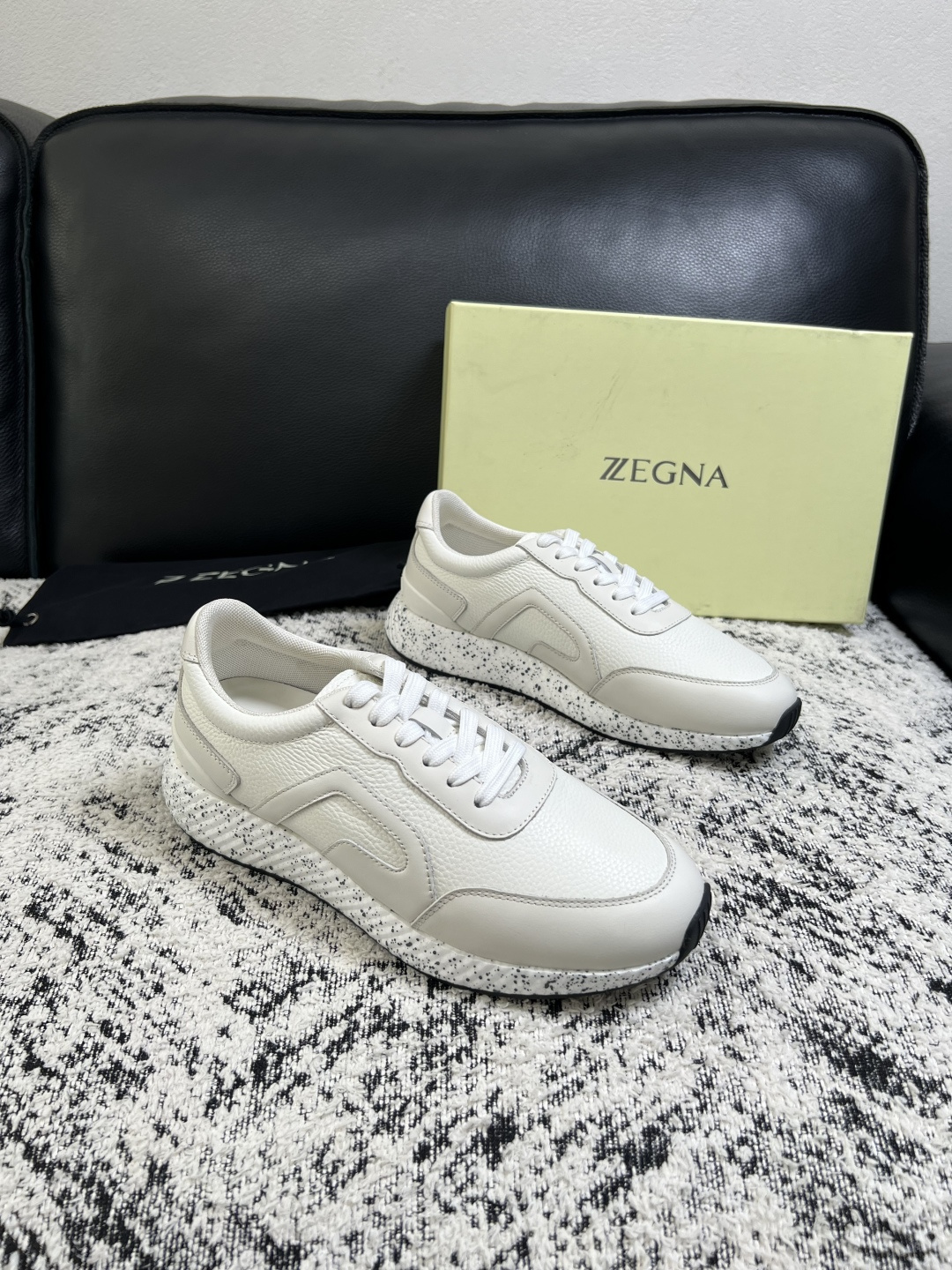 ⚠️只换码不退⚠️ Zegna 高品质 顶级工艺品 杰尼亚 专柜新款原厂配置,意大利进口牛皮面料,进口牛里垫 ⚠️只换码不退⚠️ Zegna 高品质 顶级工艺品 杰尼亚 专柜新款原厂配置,意大利进口牛皮面料,进口牛里垫