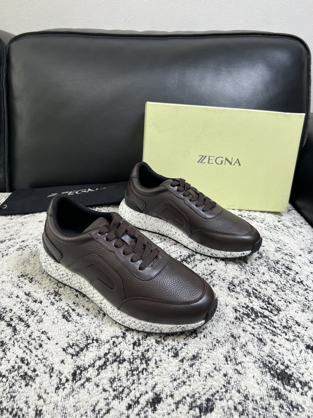 ⚠️只换码不退⚠️ Zegna 高品质 顶级工艺品 杰尼亚 专柜新款原厂配置,意大利进口牛皮面料,进口牛里垫 ⚠️只换码不退⚠️ Zegna 高品质 顶级工艺品 杰尼亚 专柜新款原厂配置,意大利进口牛皮面料,进口牛里垫